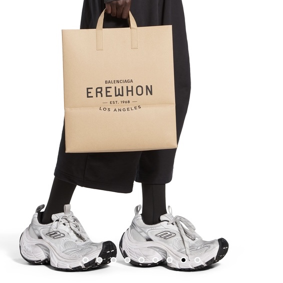 Balenciaga 10XL Sneakers White Black Grey 착용 스타일 - 1