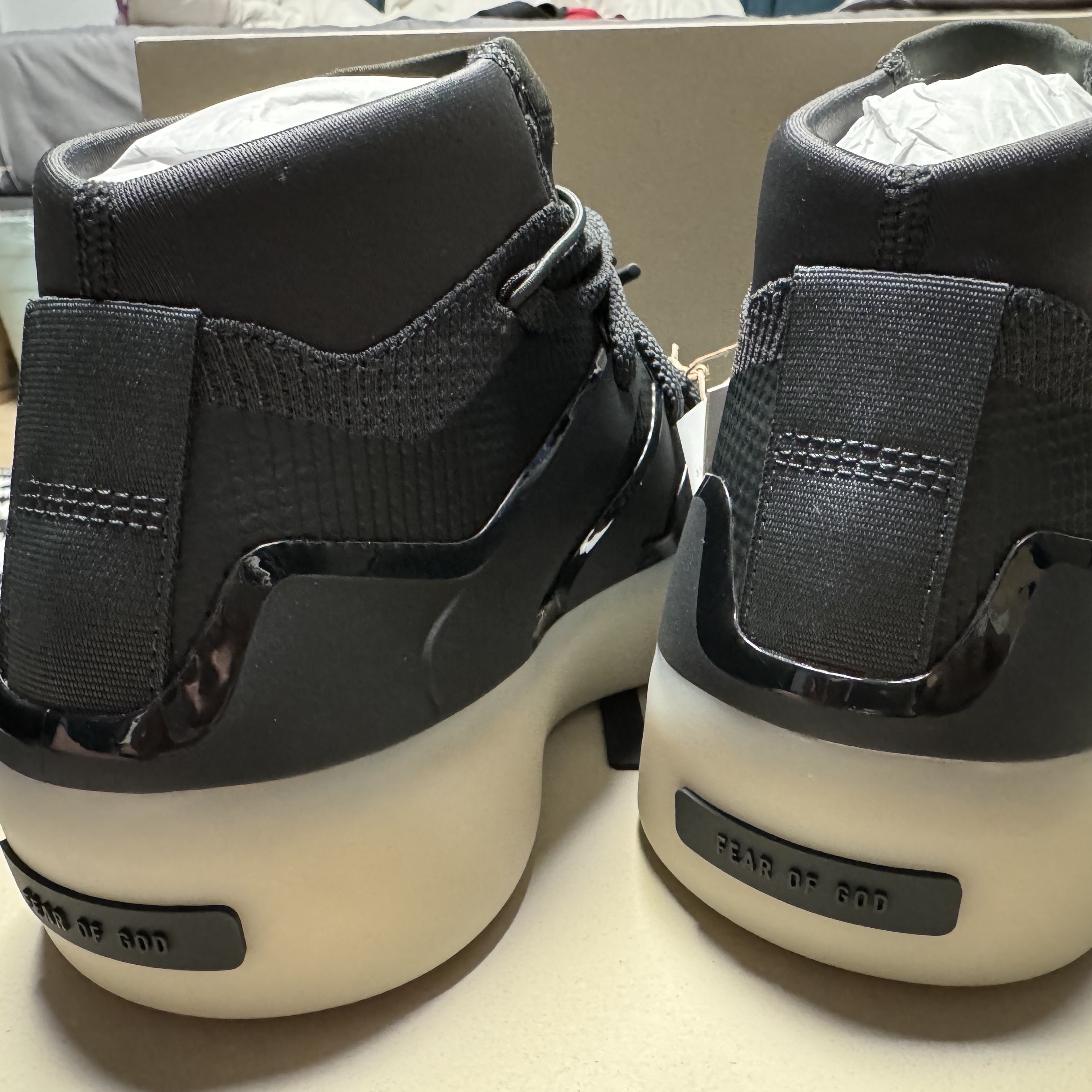 Adidas x Fear of God Athletics I Basketball Carbon 착용 스타일 - 4