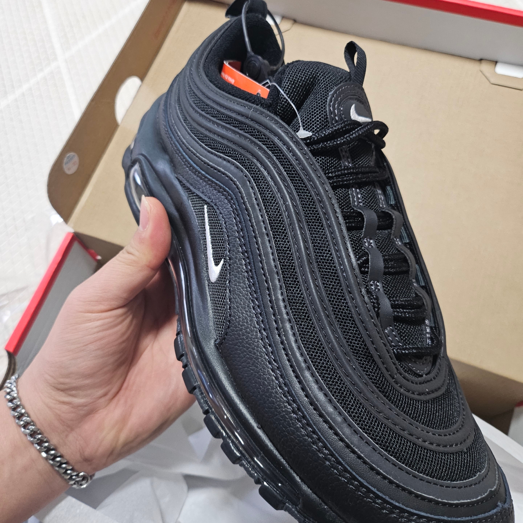 Nike Air Max 97 Black White Anthracite 착용 스타일