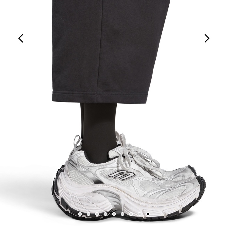 Balenciaga 10XL Sneakers White Black Grey 착용 스타일 - 2