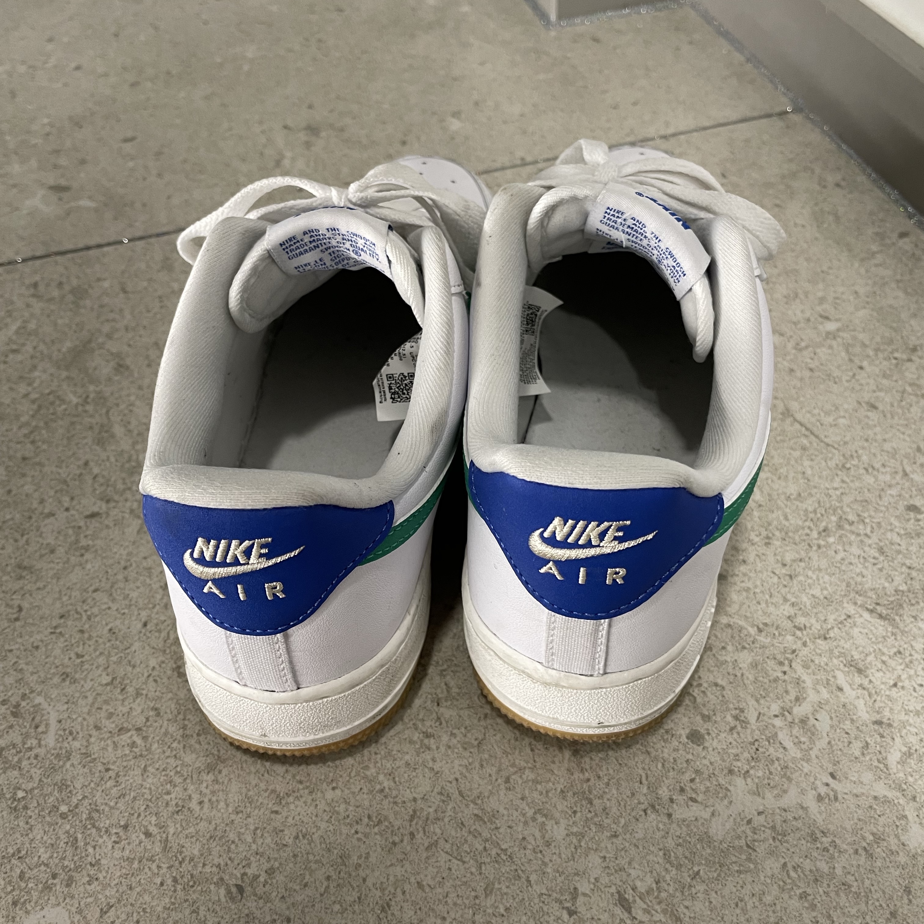 (W) Nike Air Force 1 '07 White Stadium Green 착용 스타일 - 3