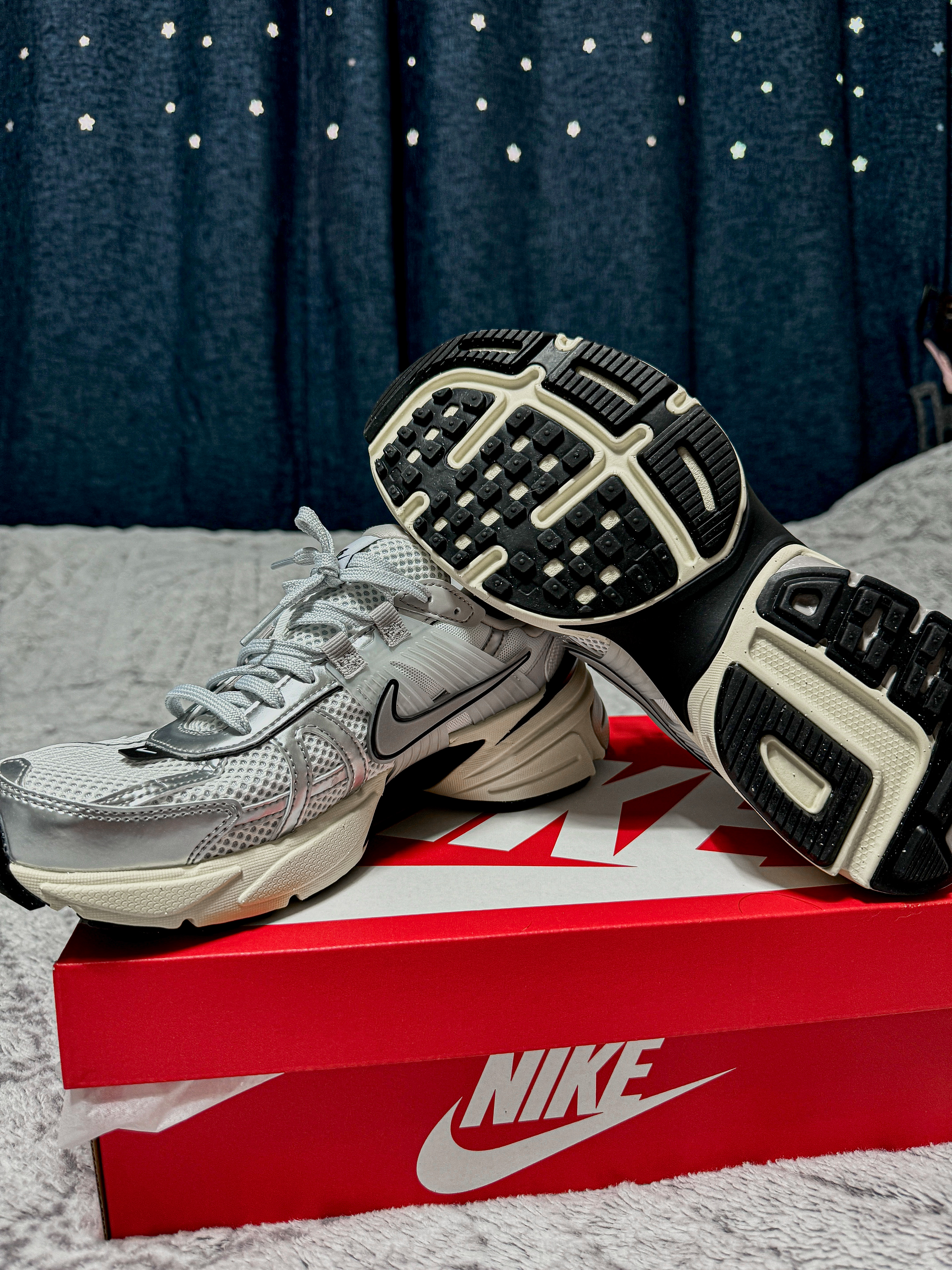 Nike V2K Run Summit White Metallic Silver 착용 스타일