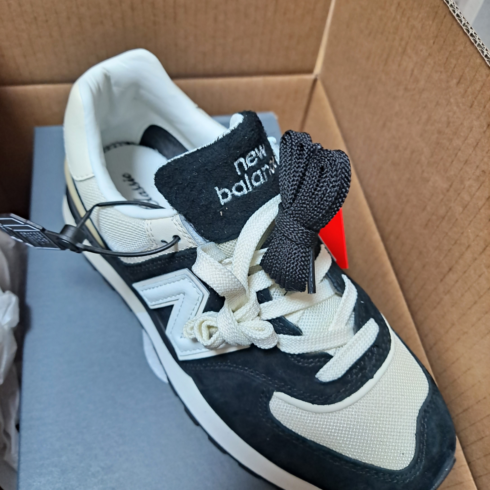 New Balance 574 Legacy Black Angora 착용 스타일