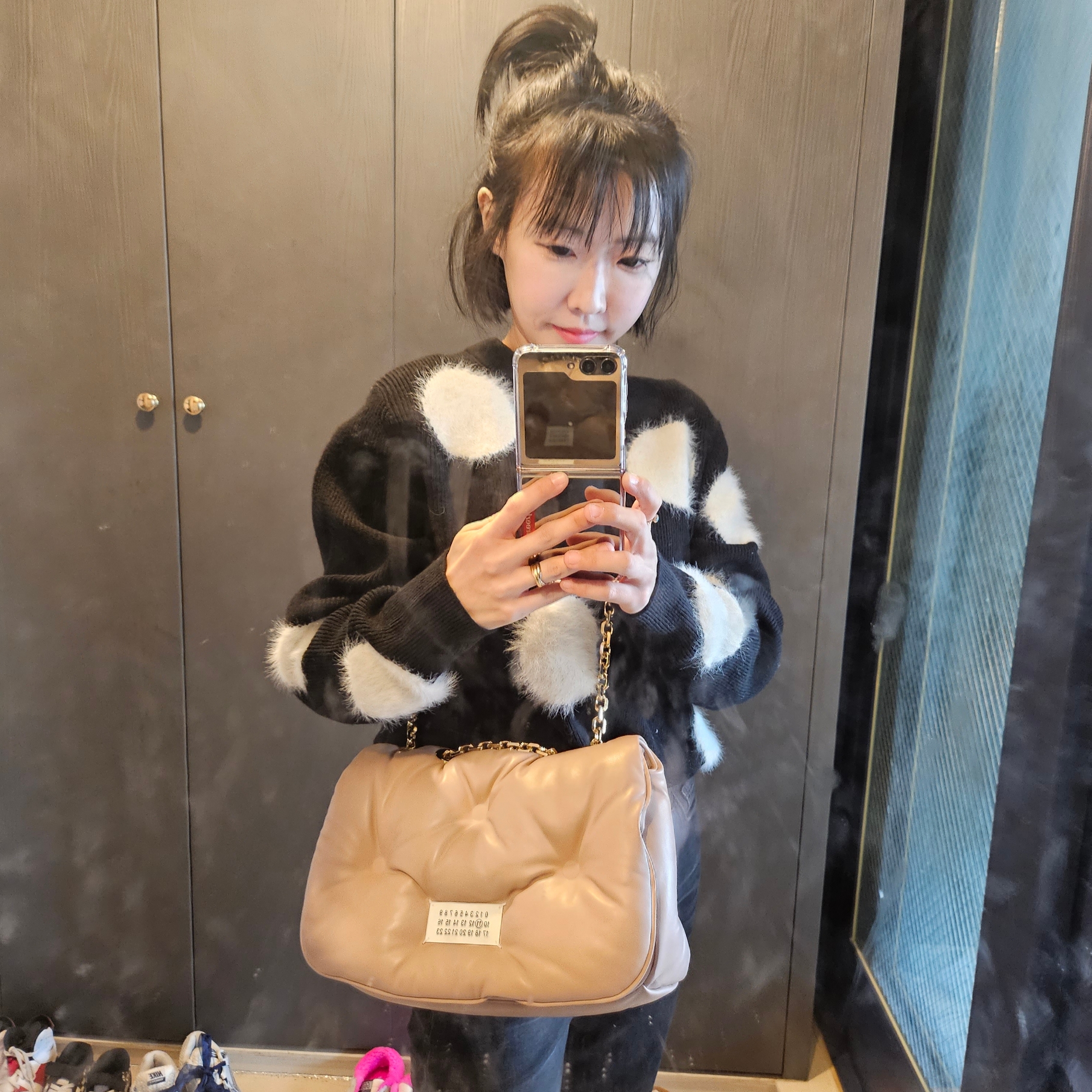 Maison Margiela Glam Slam Flap Medium Shoulder Bag Pink 착용 스타일 - 2