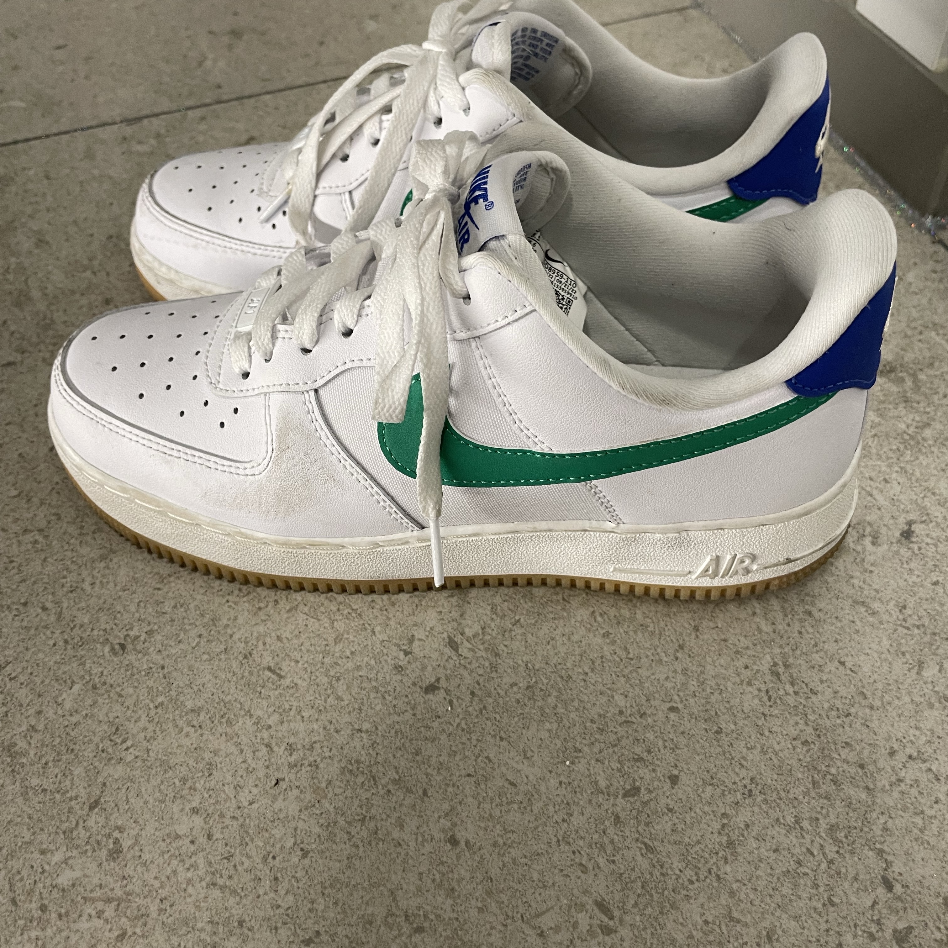 (W) Nike Air Force 1 '07 White Stadium Green 착용 스타일 - 2