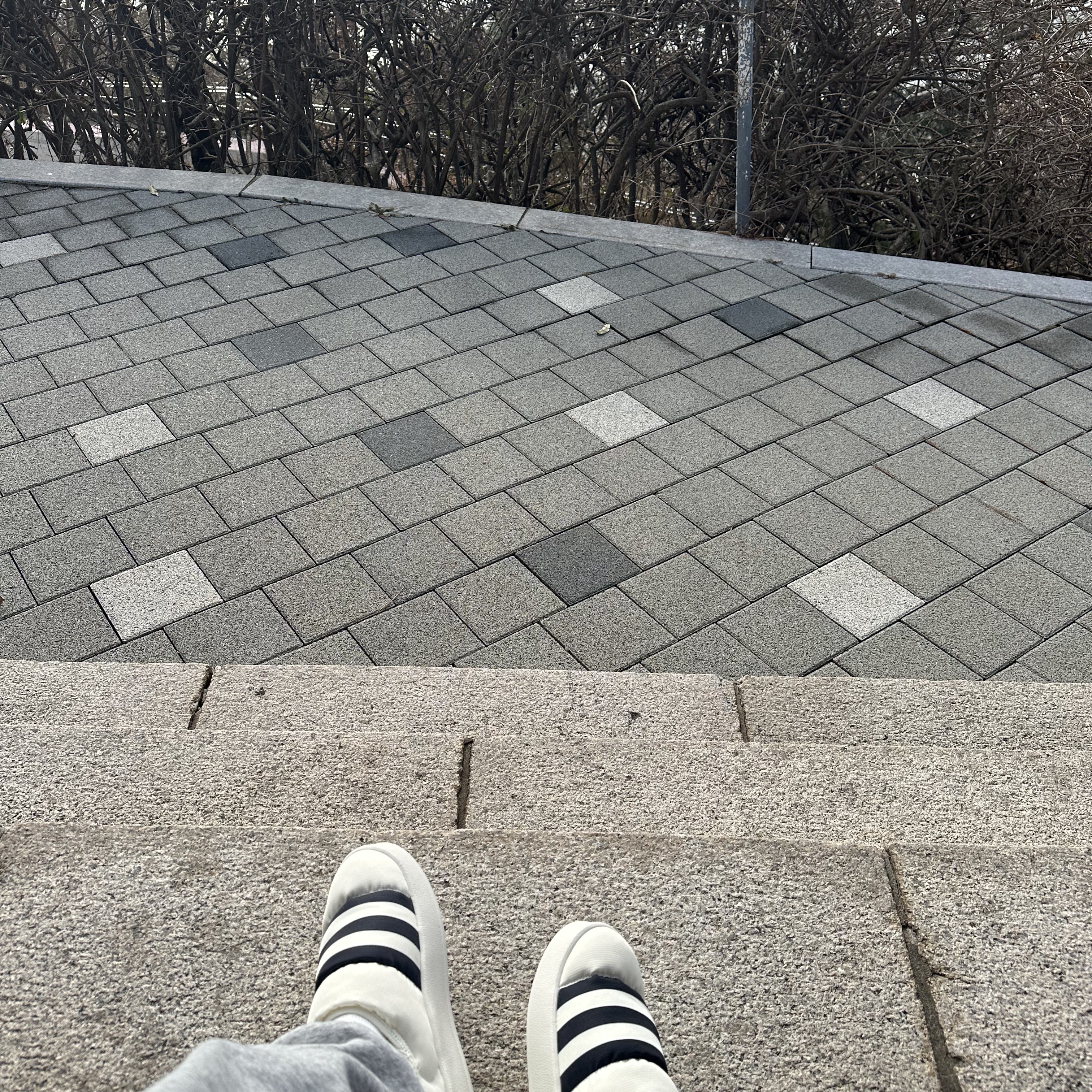 Adidas Puffylette Off White 착용 스타일