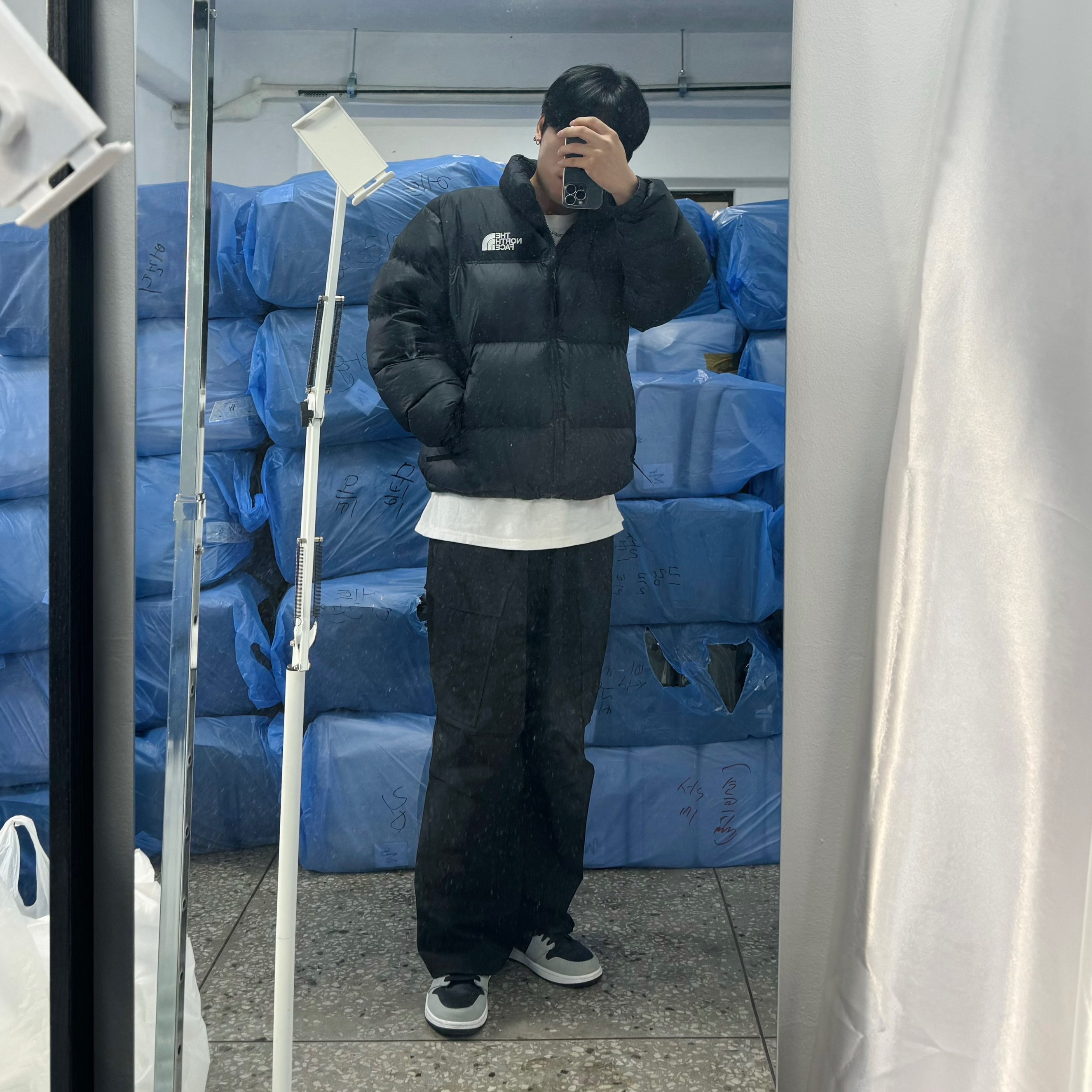 The North Face 1996 Eco Nuptse Jacket Black, Jordan 1 Retro High OG Shadow 2.0 착용 스타일