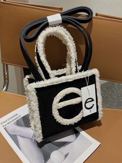 Telfar x UGG Small Shopping Bag Denim 착용 스타일 - 3