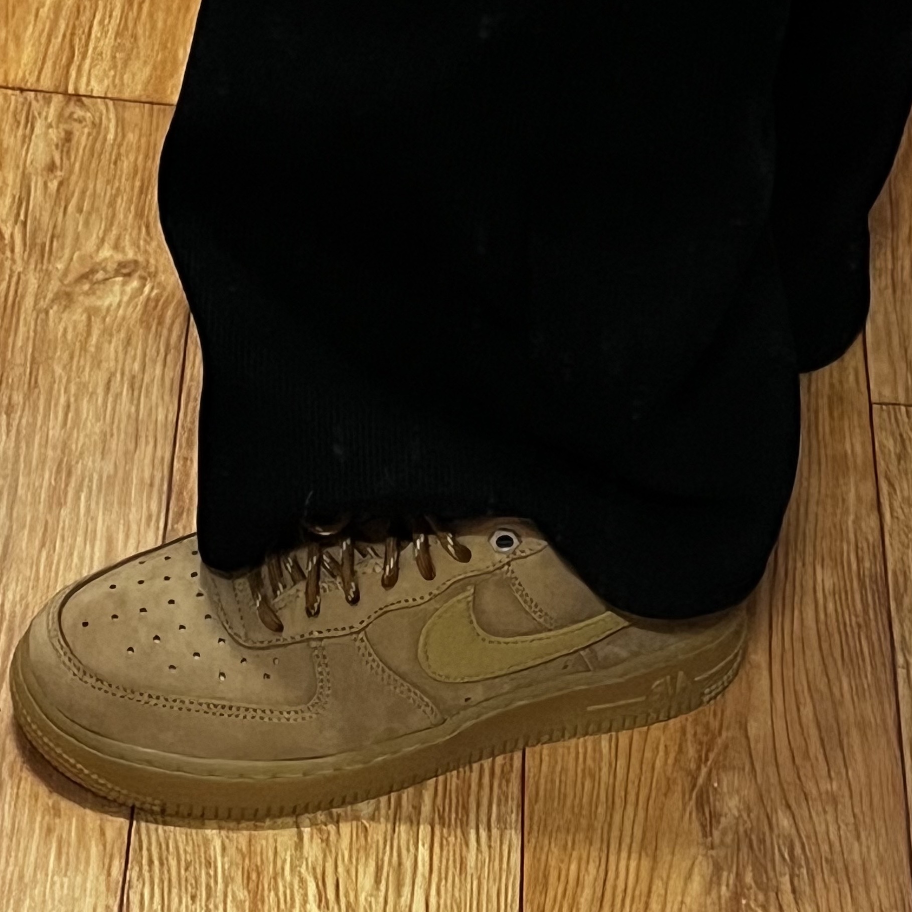 Nike Air Force 1 '07 WB Flax 착용 스타일