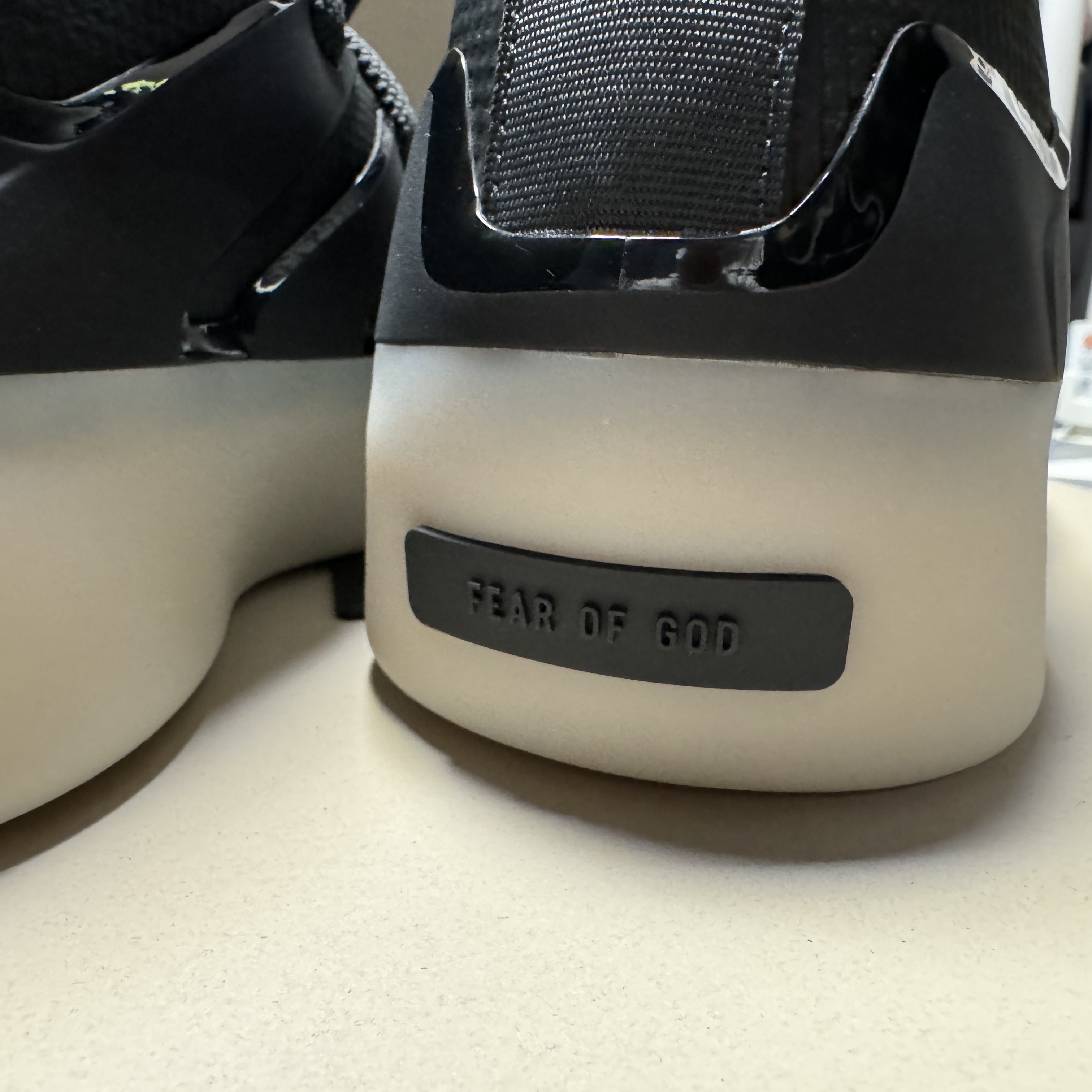 Adidas x Fear of God Athletics I Basketball Carbon 착용 스타일 - 5