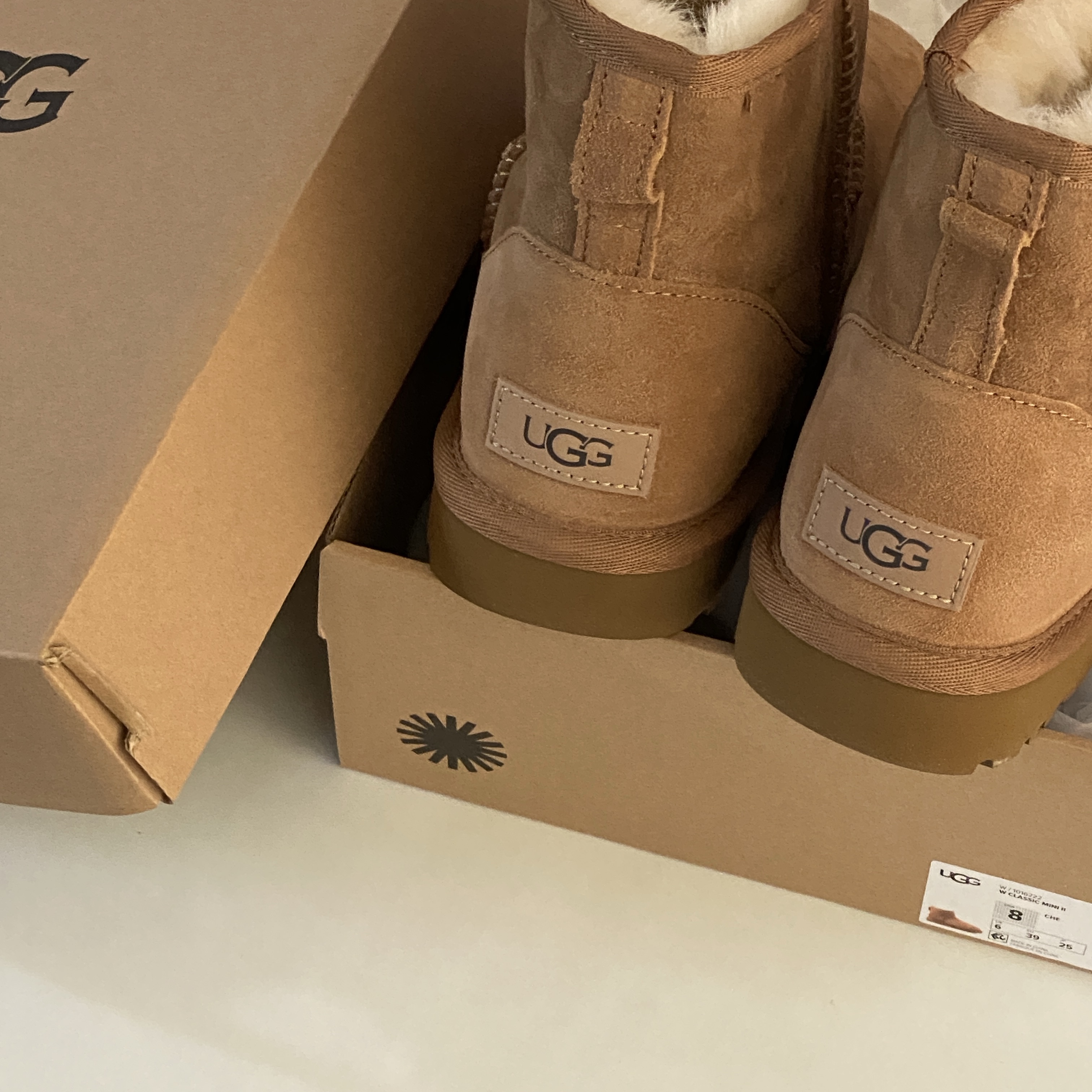 (W) UGG Classic Mini II Boots Chestnut 착용 스타일 - 1