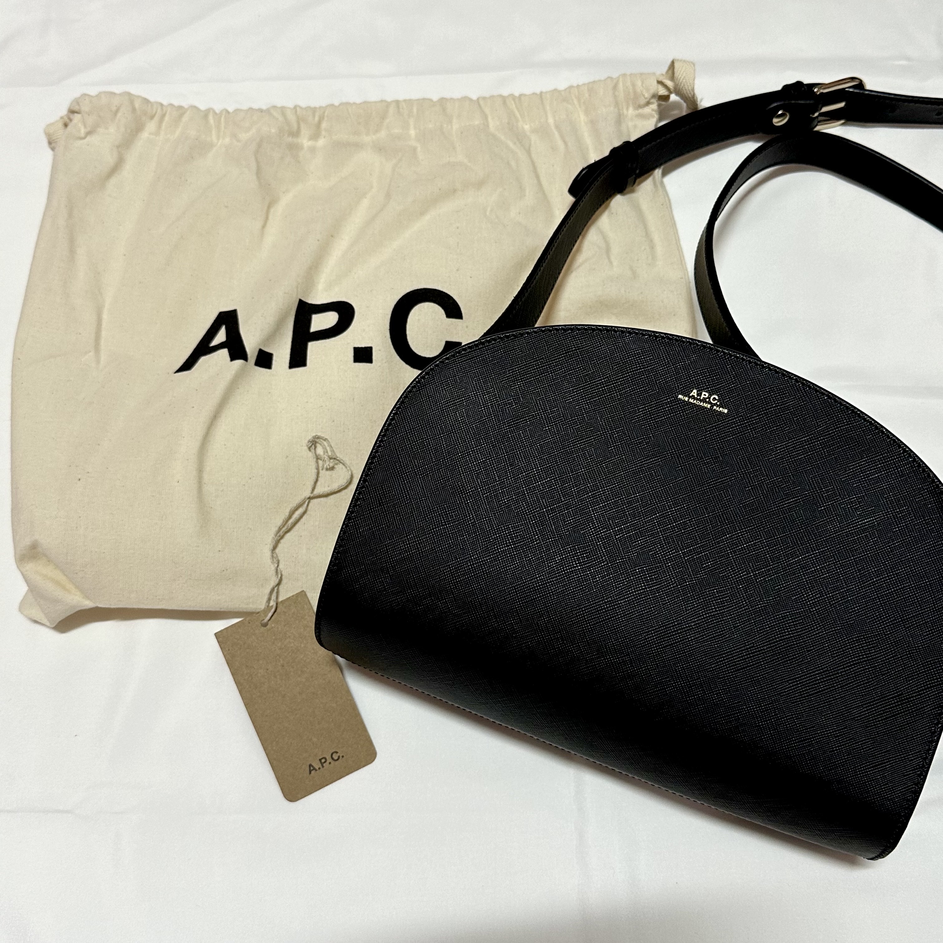 A.P.C. Saffiano Demi-Lune Bag Black 착용 스타일