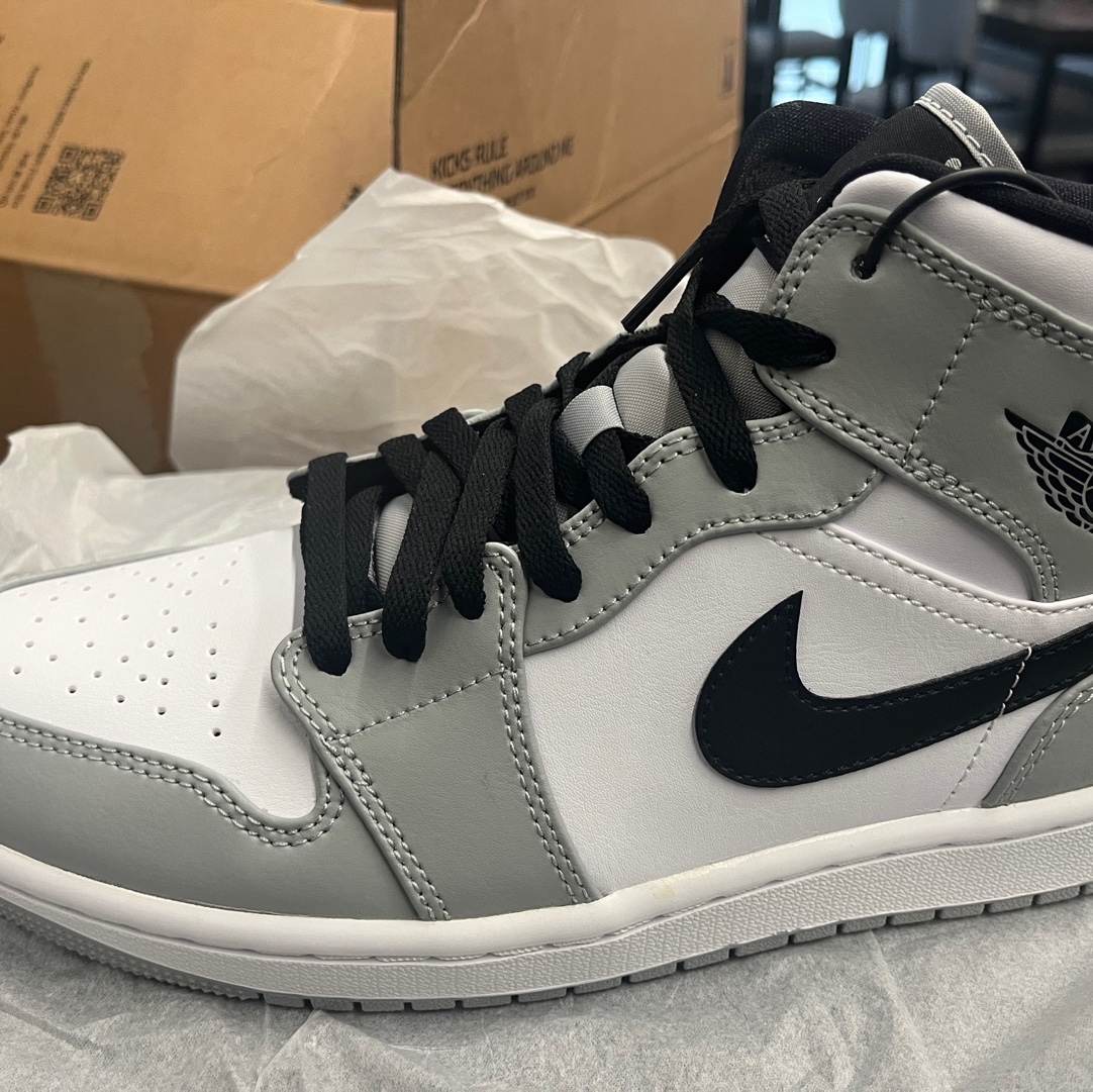 Jordan 1 Mid Light Smoke Grey 착용 스타일