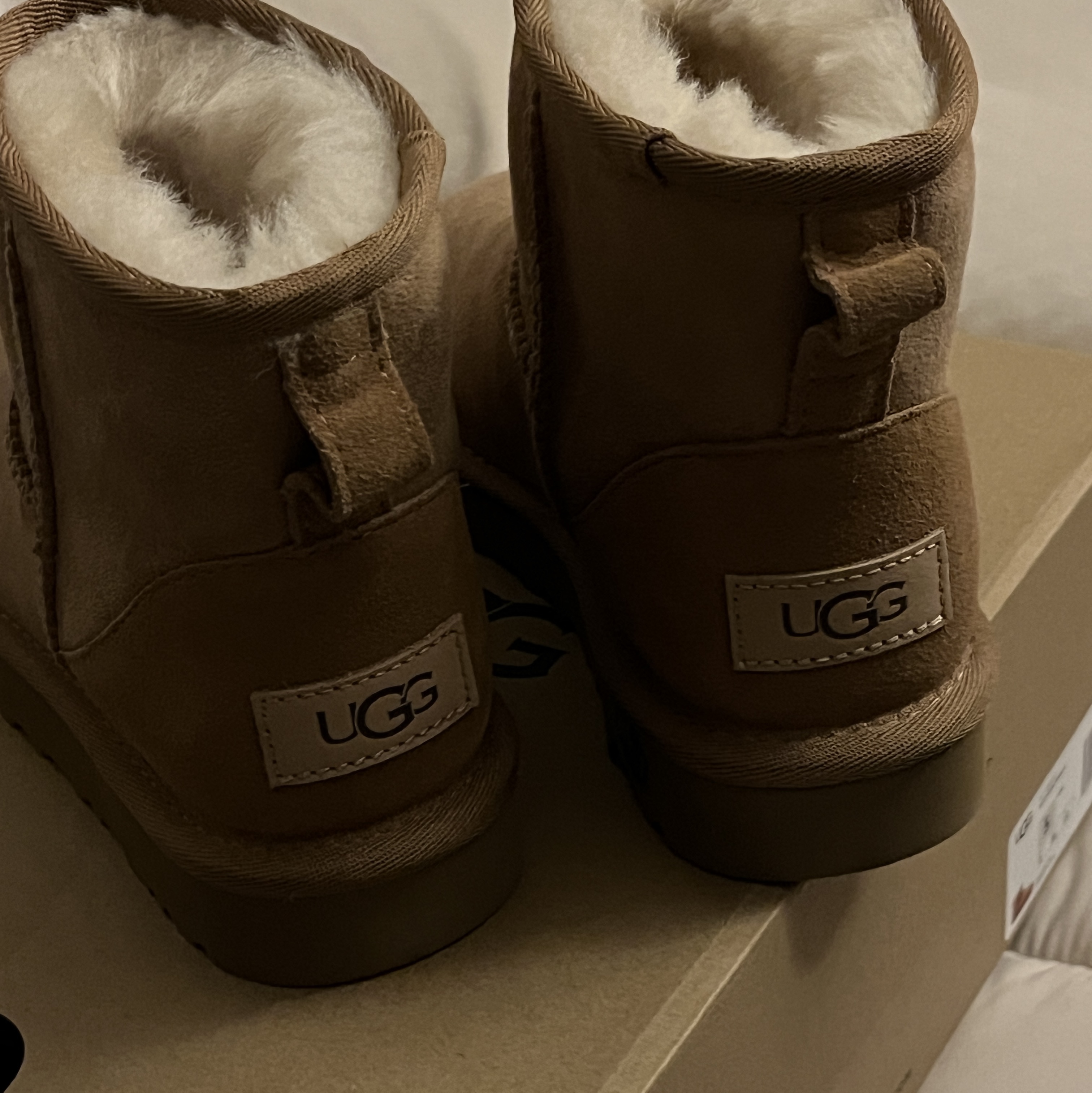 (W) UGG Classic Mini II Boots Chestnut 착용 스타일 - 2