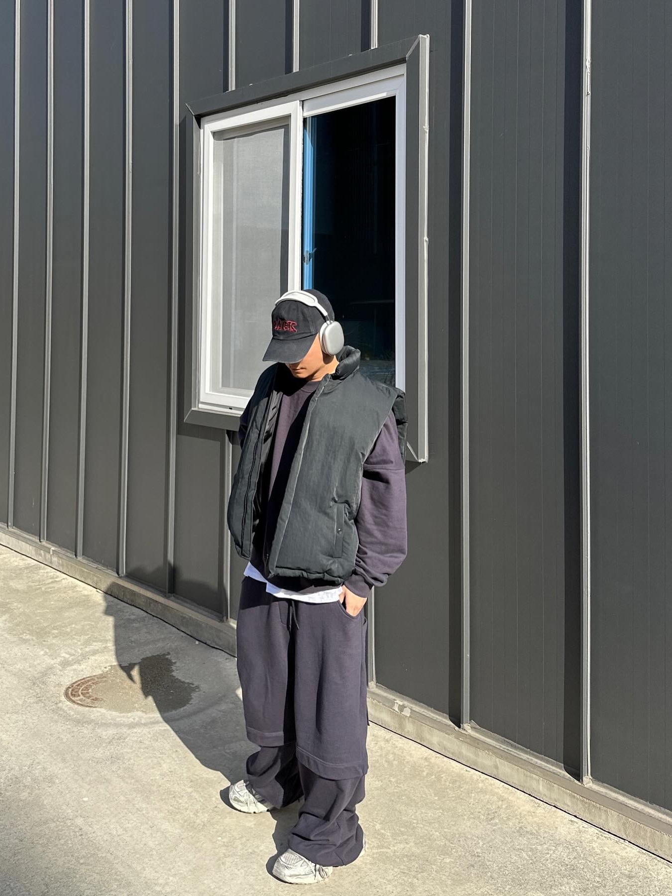 Balenciaga 3XL Sneakers Light Beige, Apple AirPods Max Lightning Silver (Korean Ver.) 착용 스타일 - 3