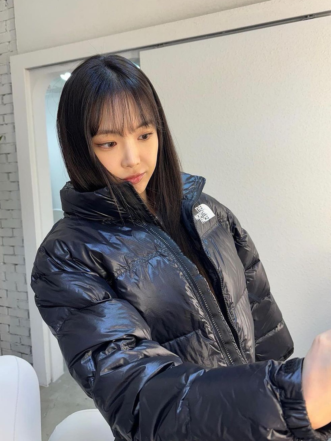 The North Face 1996 Retro Nuptse Jacket Black, The North Face 1996 Water Shield Nuptse Jacket Beige Brown 착용 스타일 - 5