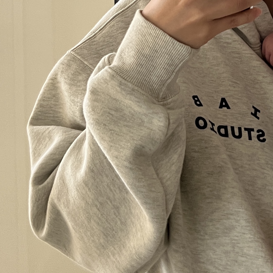 IAB Studio Hoodie Oatmeal Gray - 21SS 착용 스타일