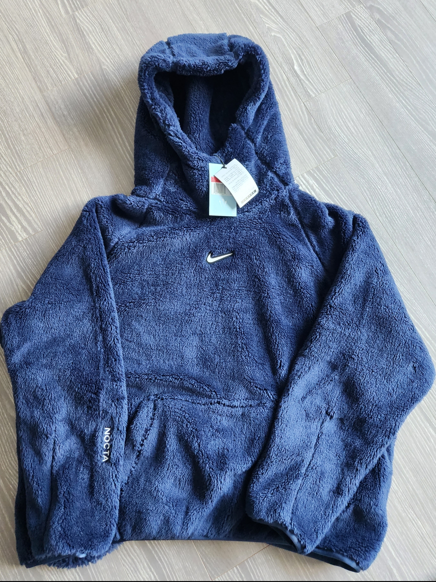(W) Nike x Drake Nocta 8K Peaks Fleece Hoodie Midnight Navy (DV3645-410) 착용 스타일 - 1