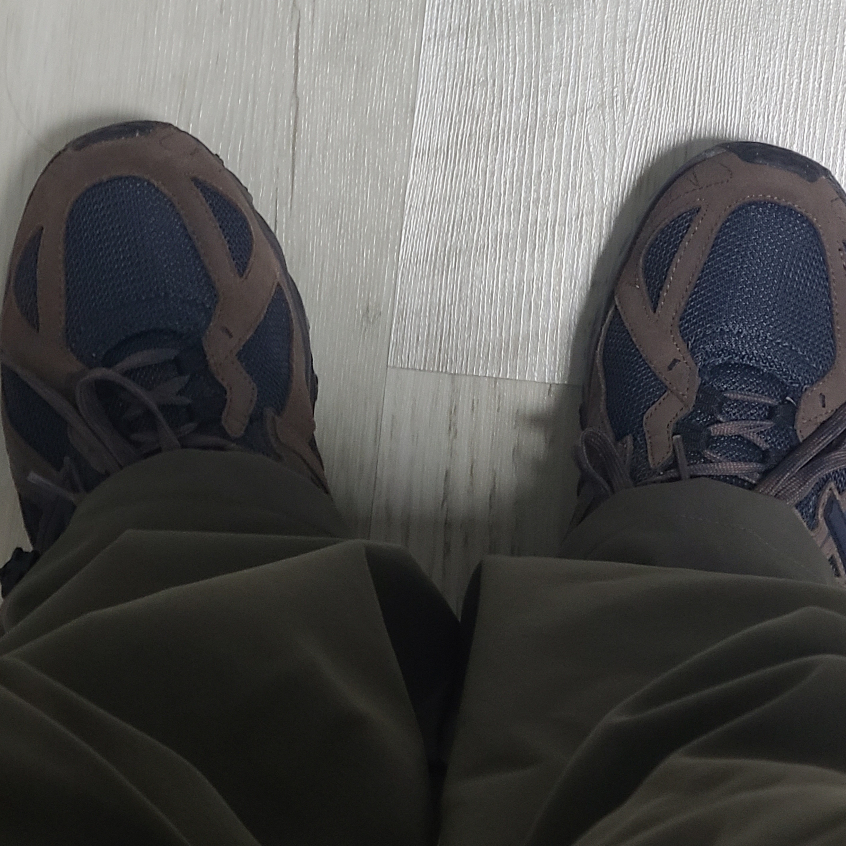 New Balance ML610T Dark Mushroom - D Standard 착용 스타일