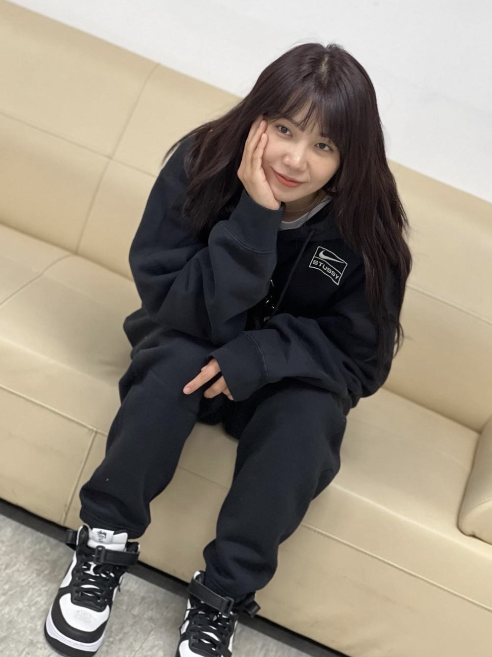 Supreme Raised Script Hooded Sweatshirt Heather Grey - 23FW, Nike x Stussy NRG RA Washed Pullover Hoodie Black (DN4029-010) 착용 스타일 - 2