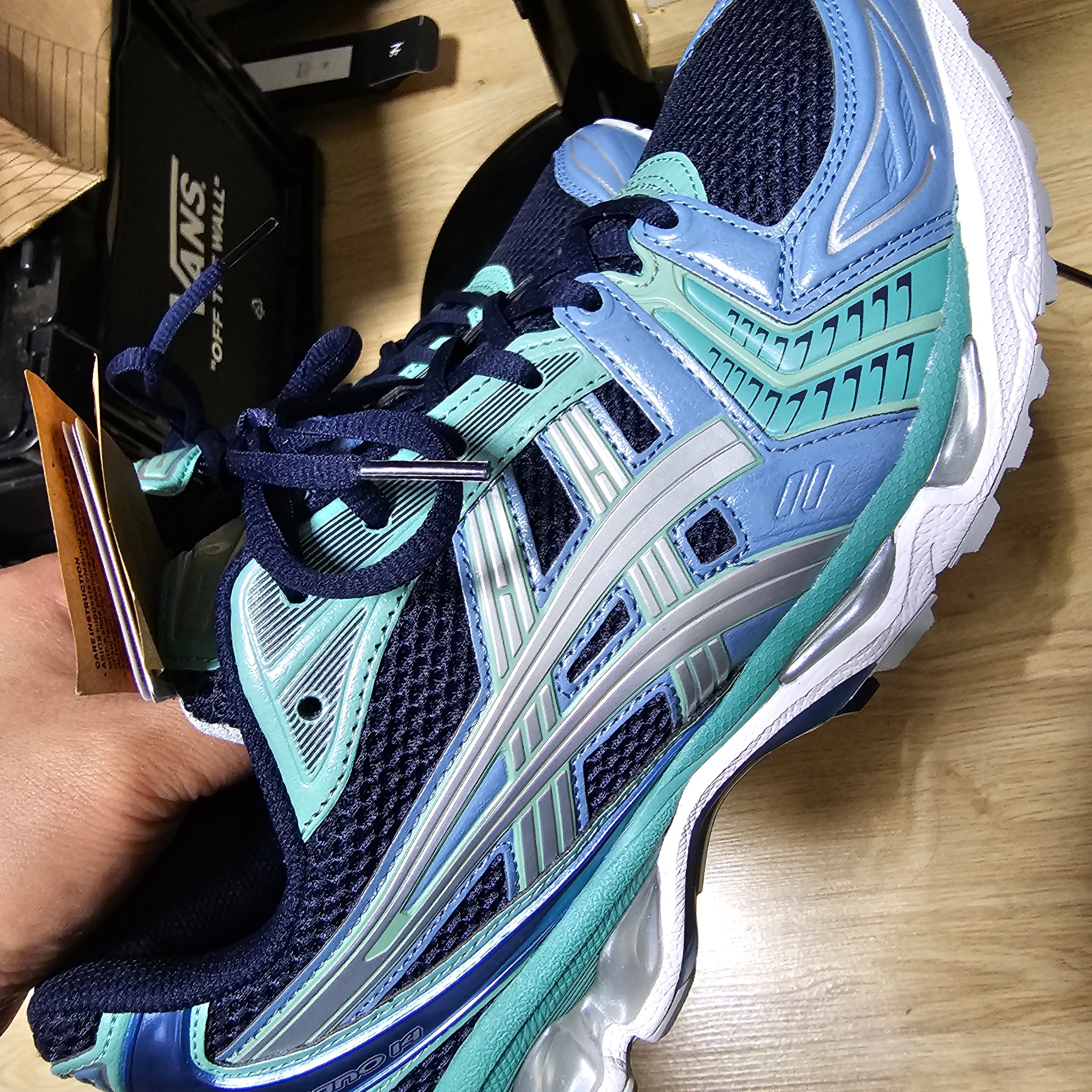 Asics Gel-Kayano 14 Midnight Pure Silver 착용 스타일 - 1