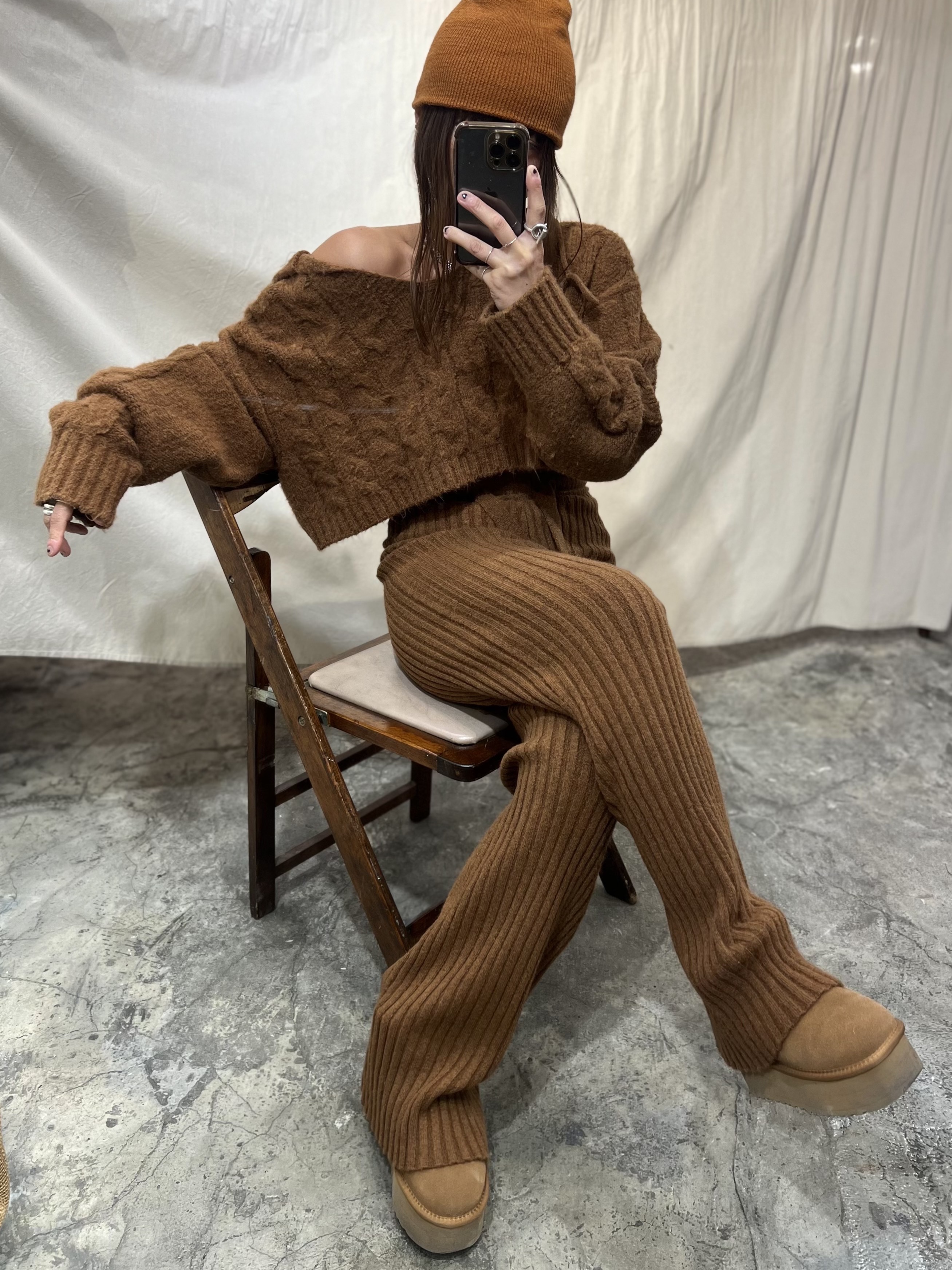 (W) UGG Classic Mini Platform Boots Chestnut 착용 스타일 - 4