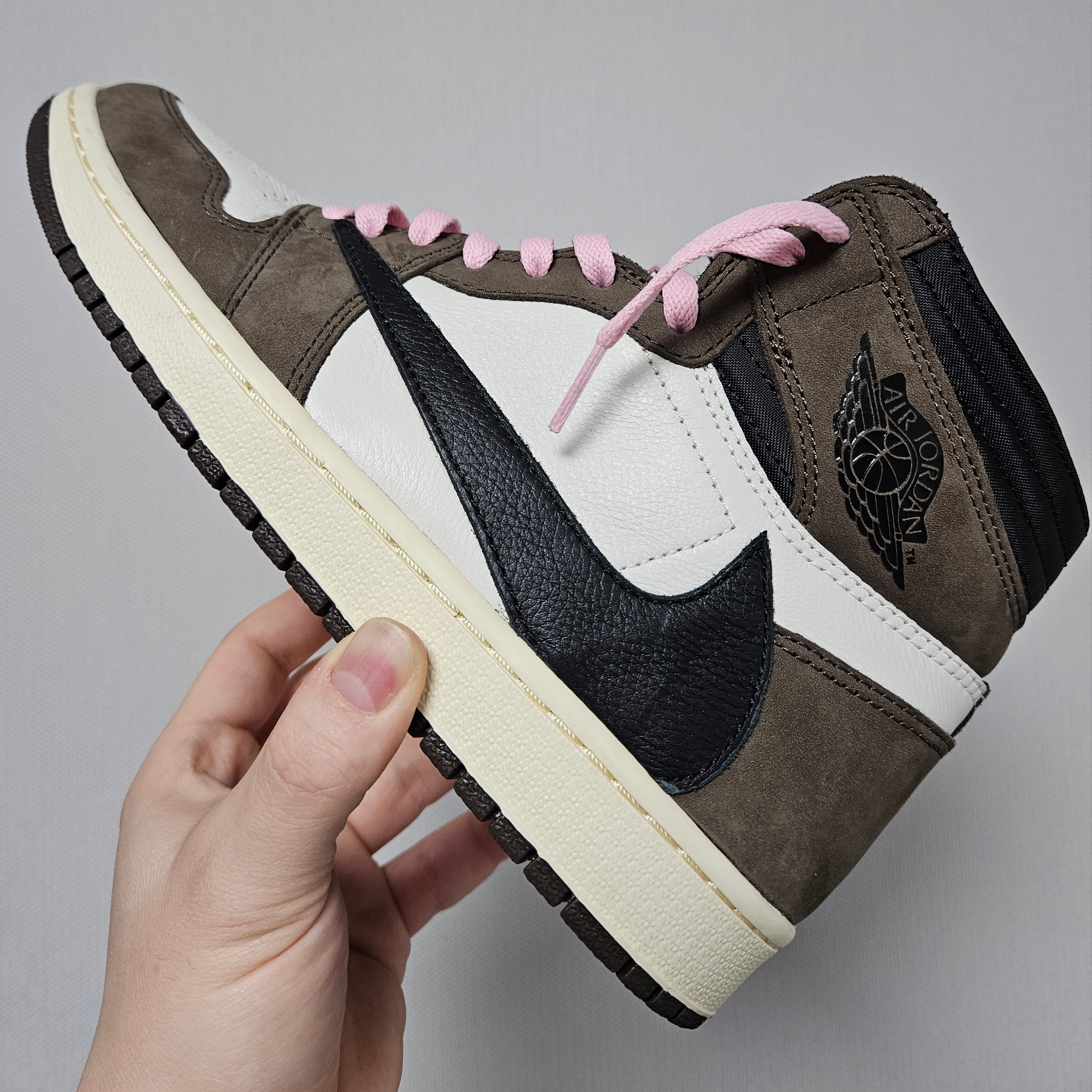 Jordan 1 x Travis Scott Retro High OG SP Mocha 착용 스타일