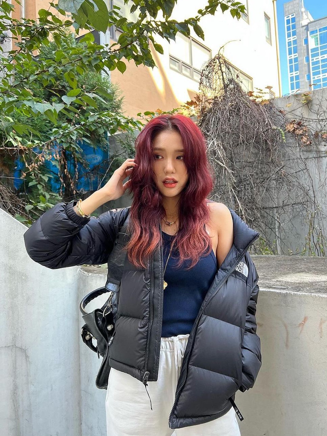 The North Face 1996 Retro Nuptse Jacket Black, The North Face 1996 Water Shield Nuptse Jacket Beige Brown 착용 스타일 - 3