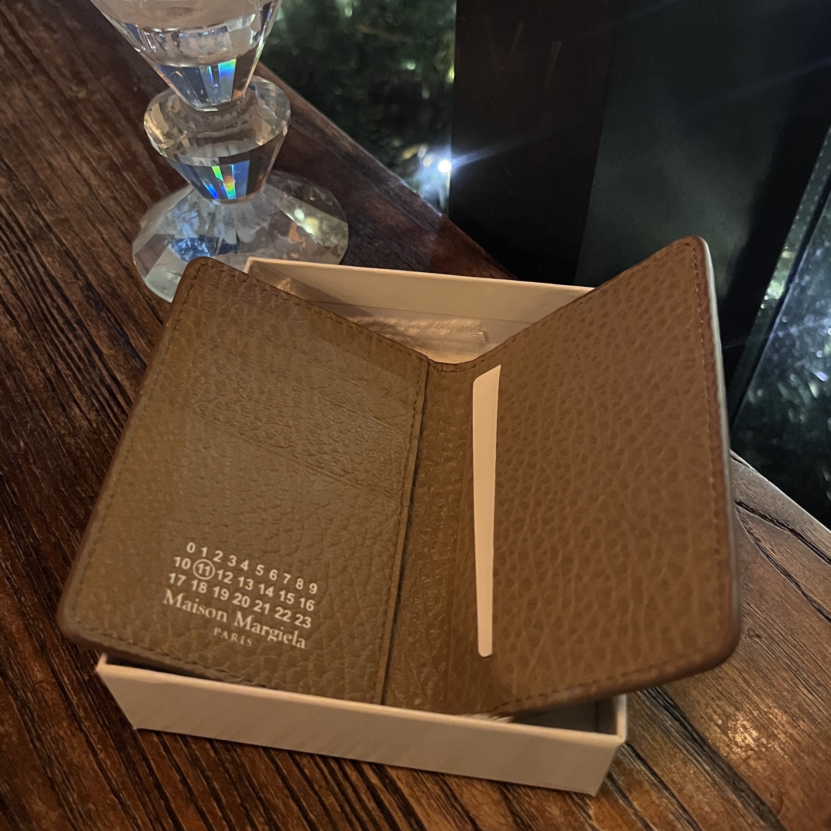 Maison Margiela Bovine Leather Card Holder Chamois 착용 스타일 - 2