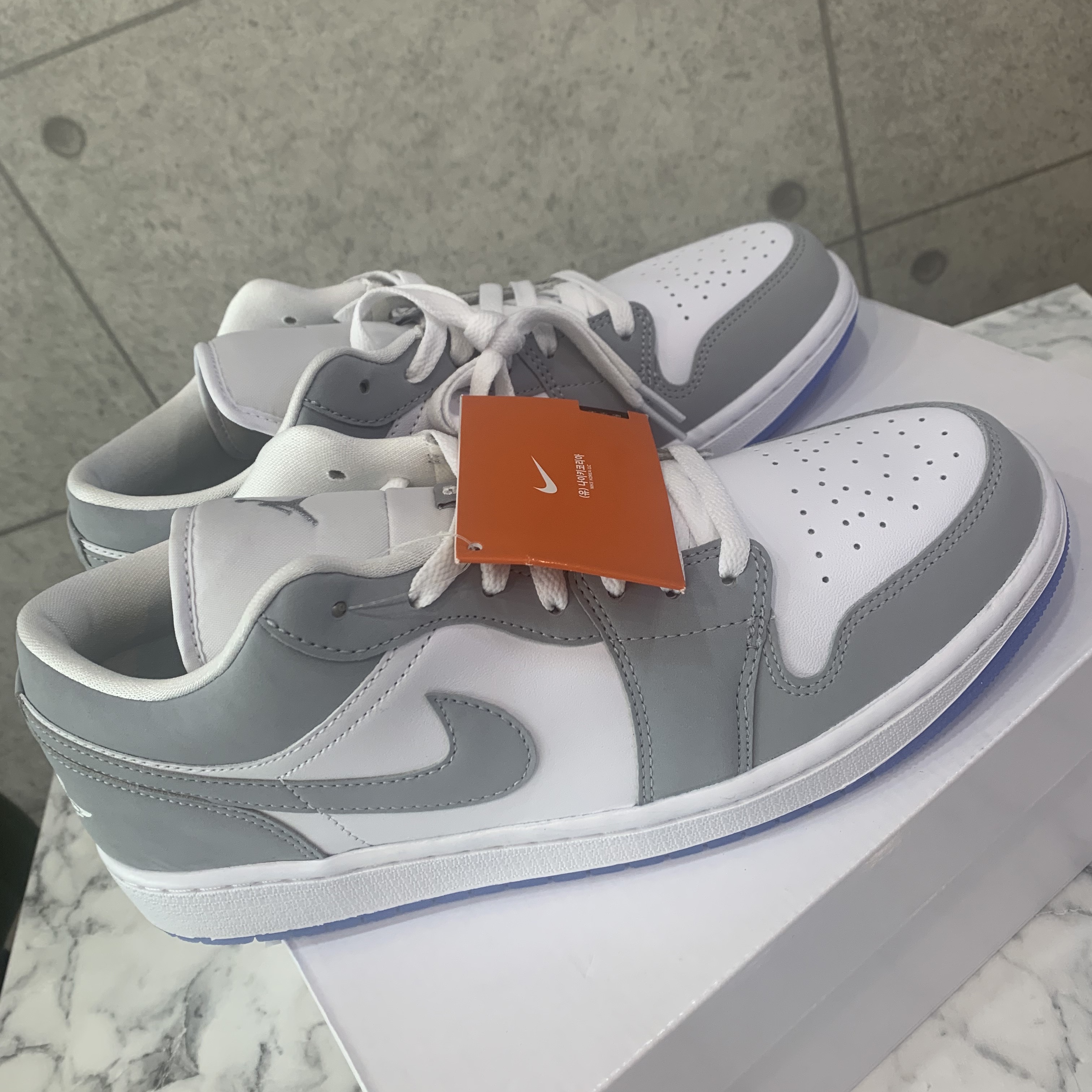 (W) Jordan 1 Low White Wolf Grey 착용 스타일 - 1