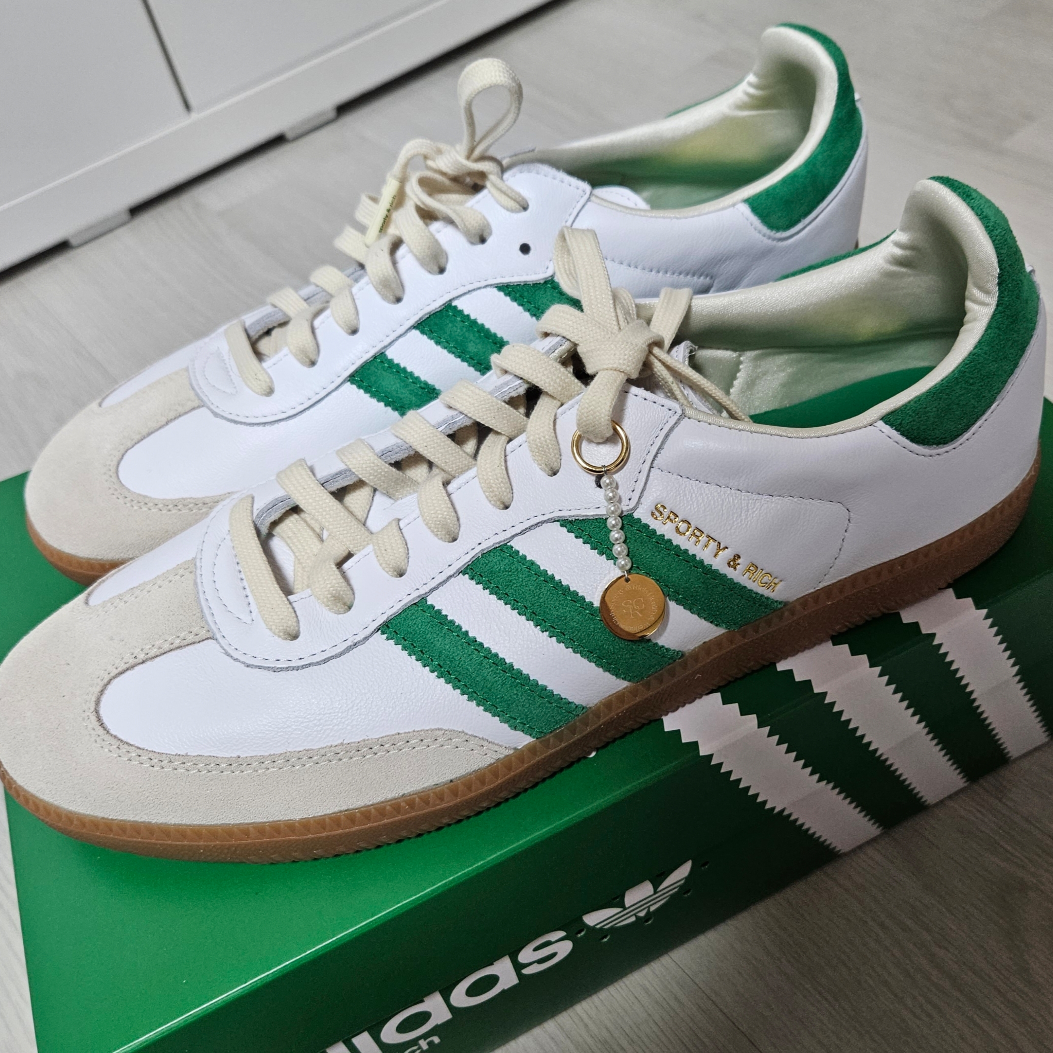Adidas x Sporty & Rich Samba OG Cloud White Green 착용 스타일