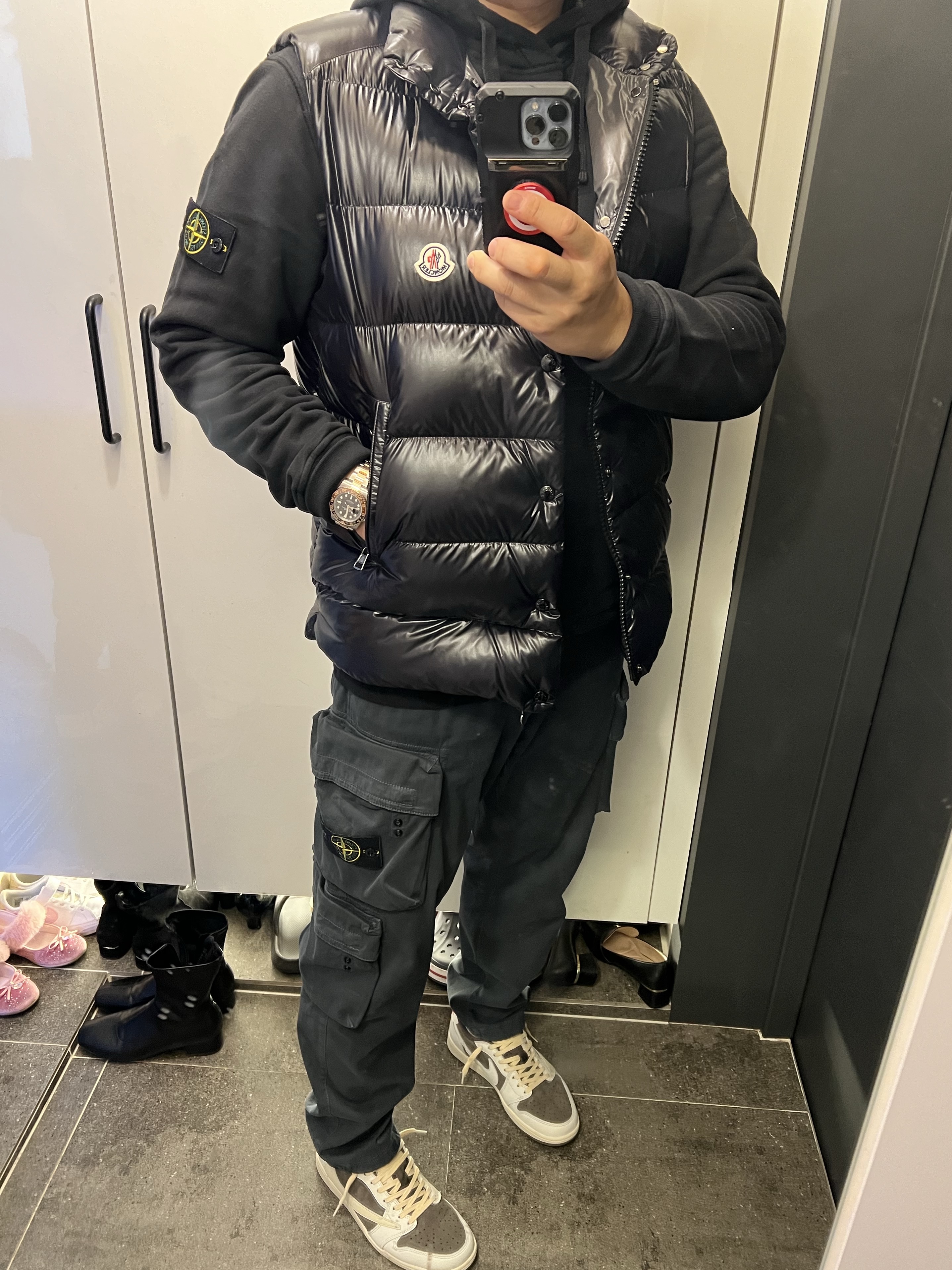 Jordan 1 x Travis Scott Retro Low OG SP Sail and Ridgerock, Stone Island 64120 Cotton Fleece Hooded Sweatshirt Black - 22FW 착용 스타일