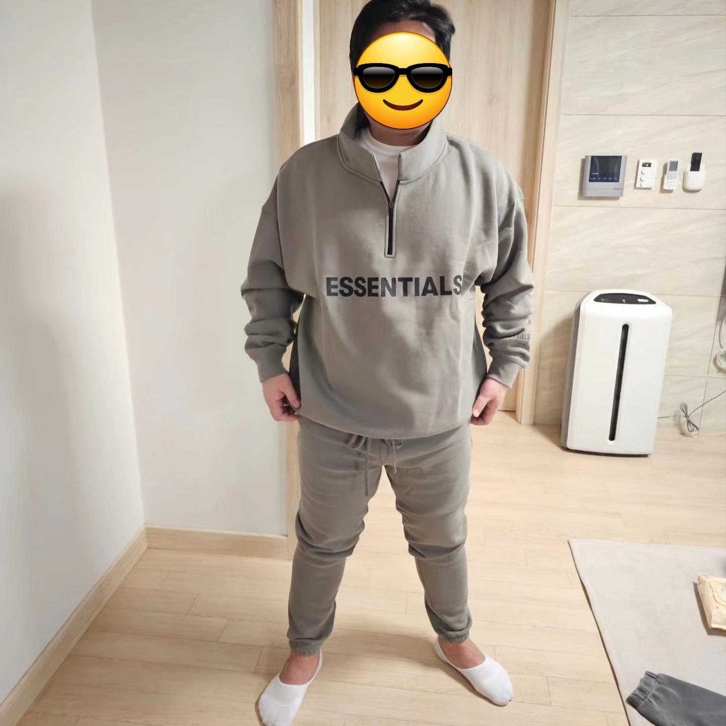 Essentials Half-Zip Pullover Cement - 20FW, Essentials Sweatpants Cement - 20FW 착용 스타일