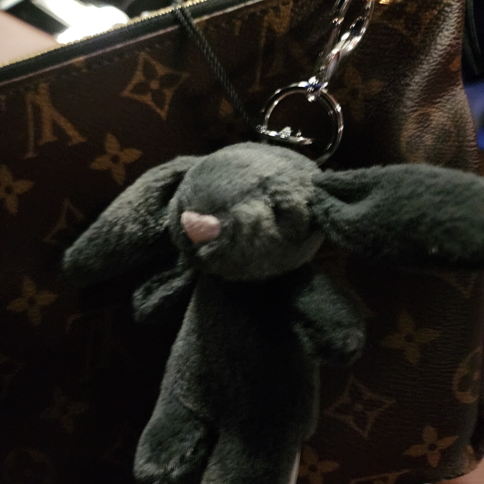 Jellycat Bashful Bunny Bag Charm Ink 착용 스타일 - 1