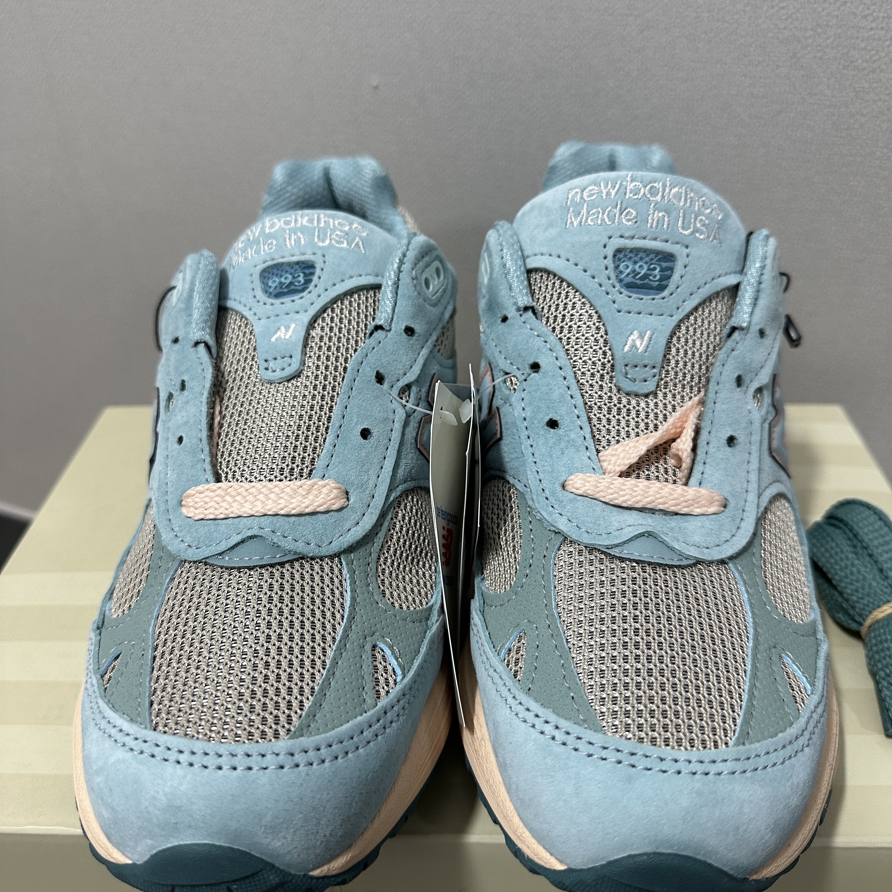 (W) New Balance x Joe Freshgoods 993 Made in USA Arctic Blue 착용 스타일 - 2