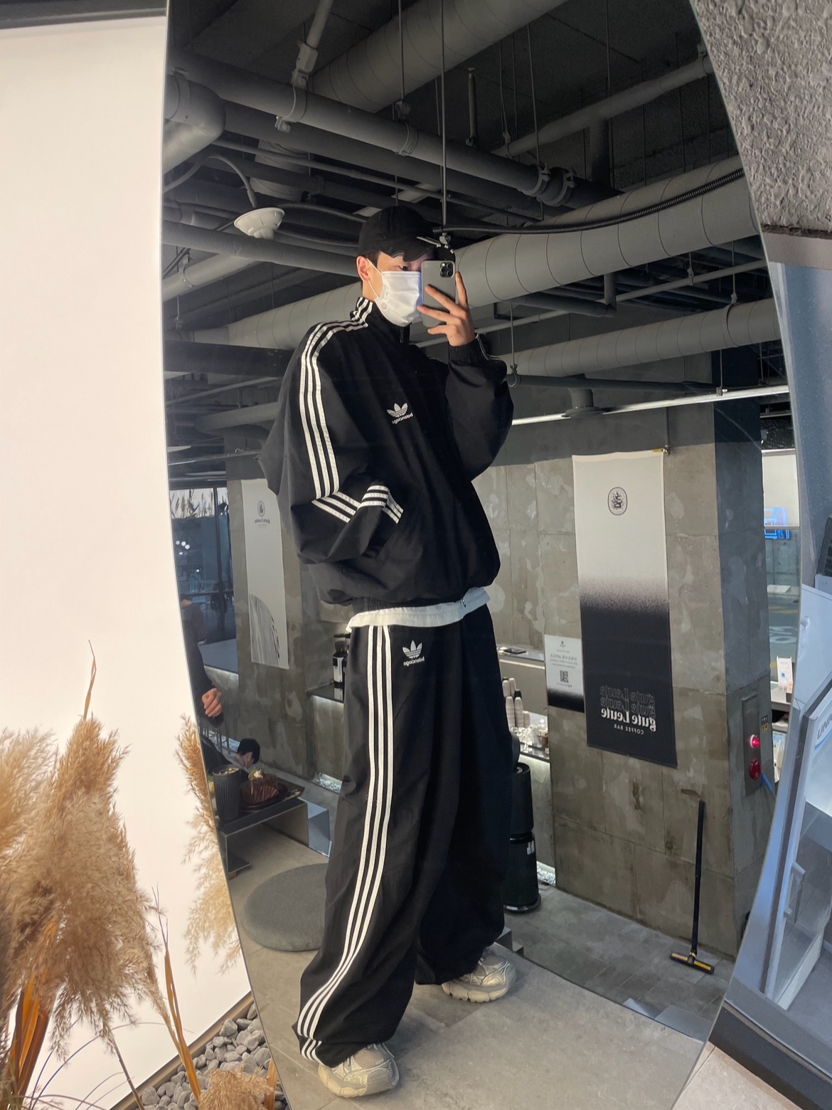 Balenciaga x Adidas Performance Poplin Tracksuit Jacket Black, Balenciaga x Adidas Cap Black 착용 스타일