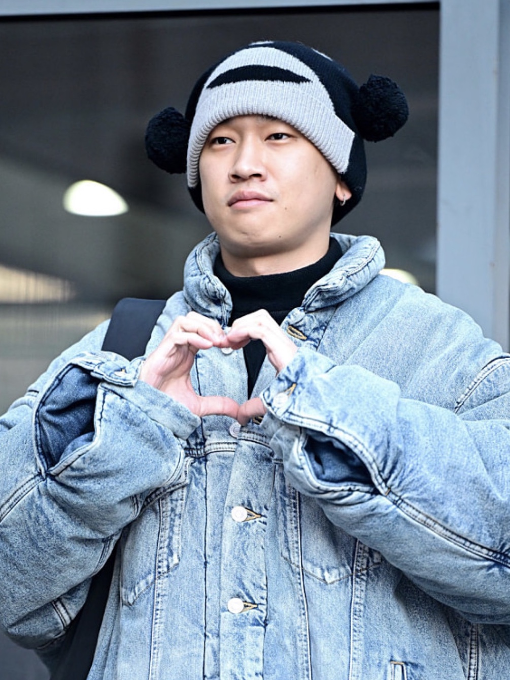 Balenciaga Padded Jacket Light Blue 착용 스타일