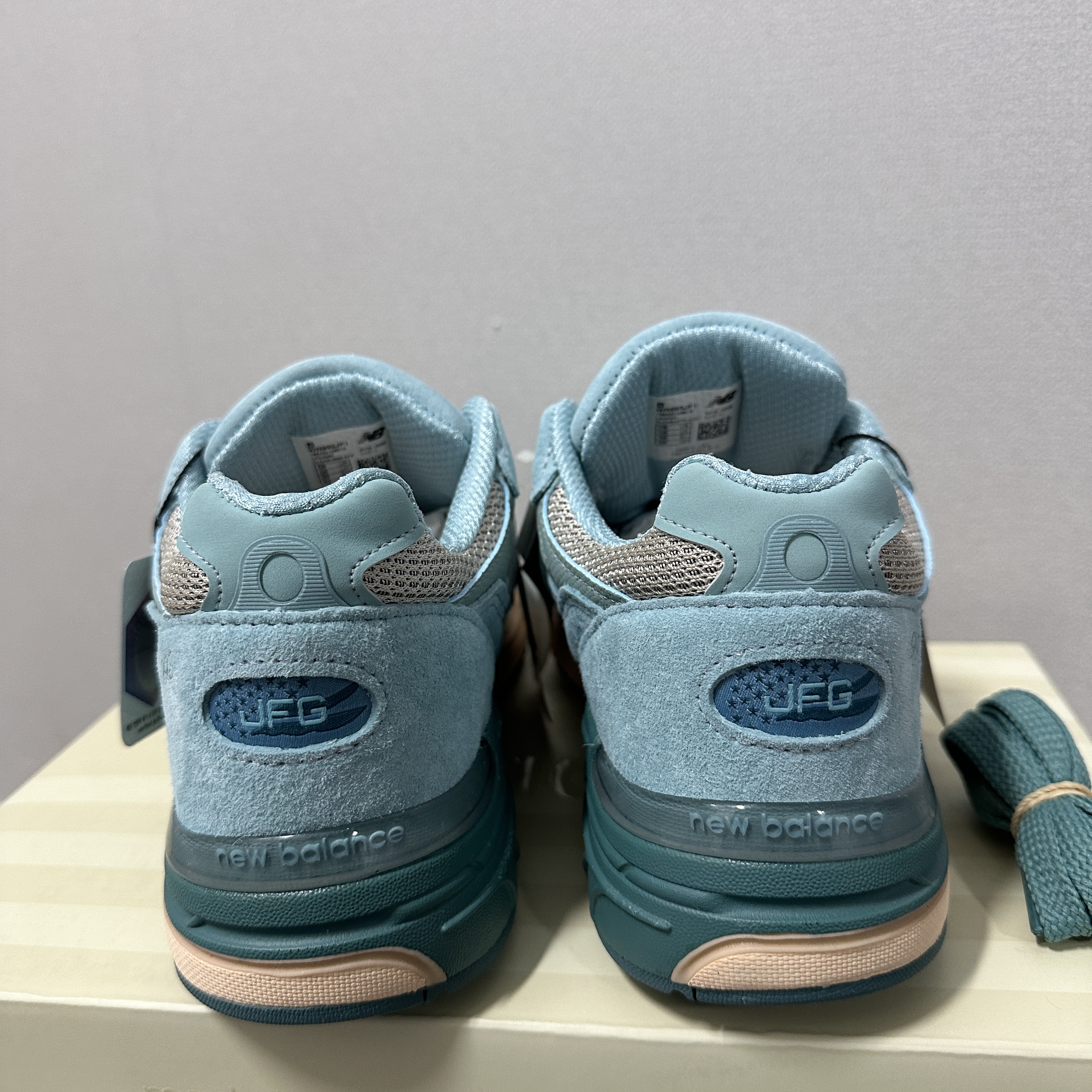 (W) New Balance x Joe Freshgoods 993 Made in USA Arctic Blue 착용 스타일 - 3