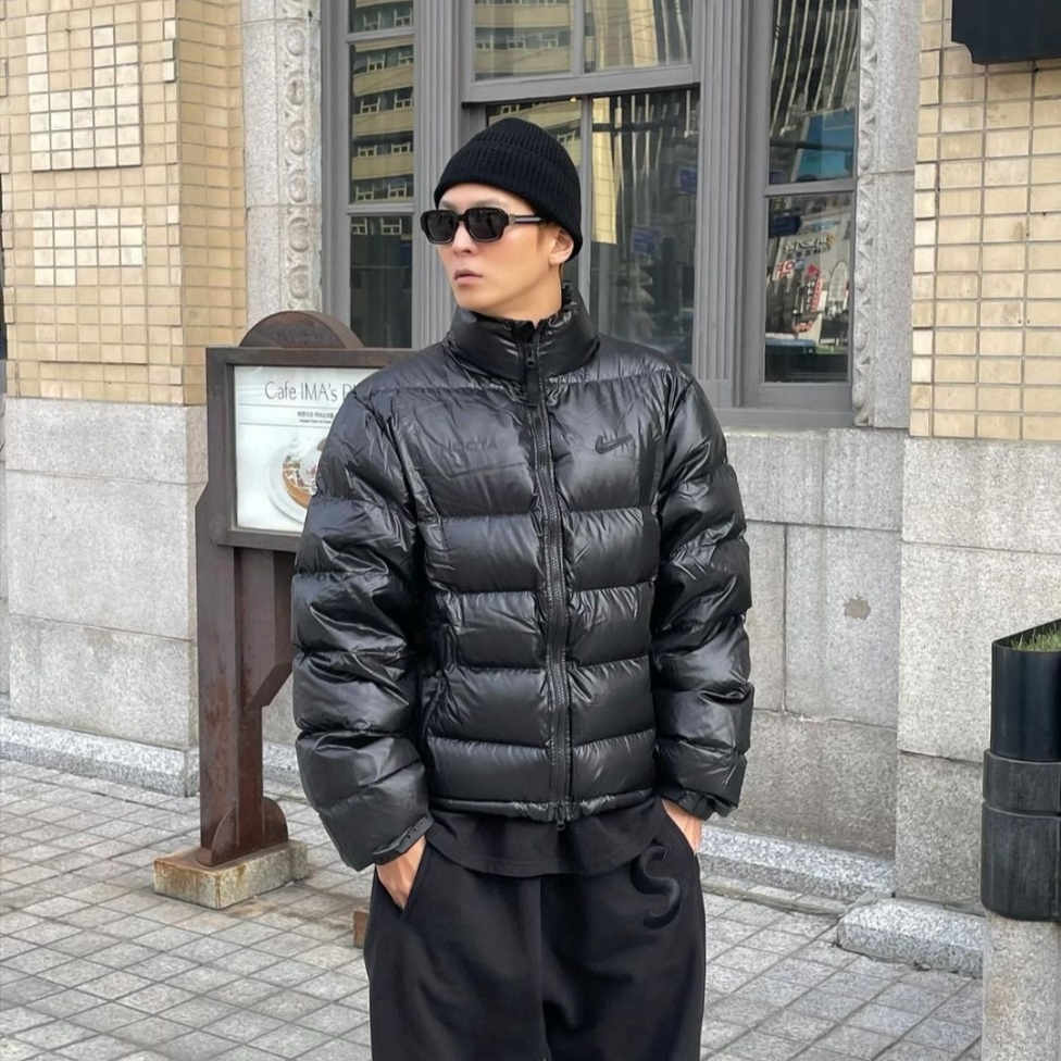 Nike x Drake Nocta Puffer Jacket Black - Asia, Supreme Classic Logo S/S Top Black - 23FW 착용 스타일 - 1