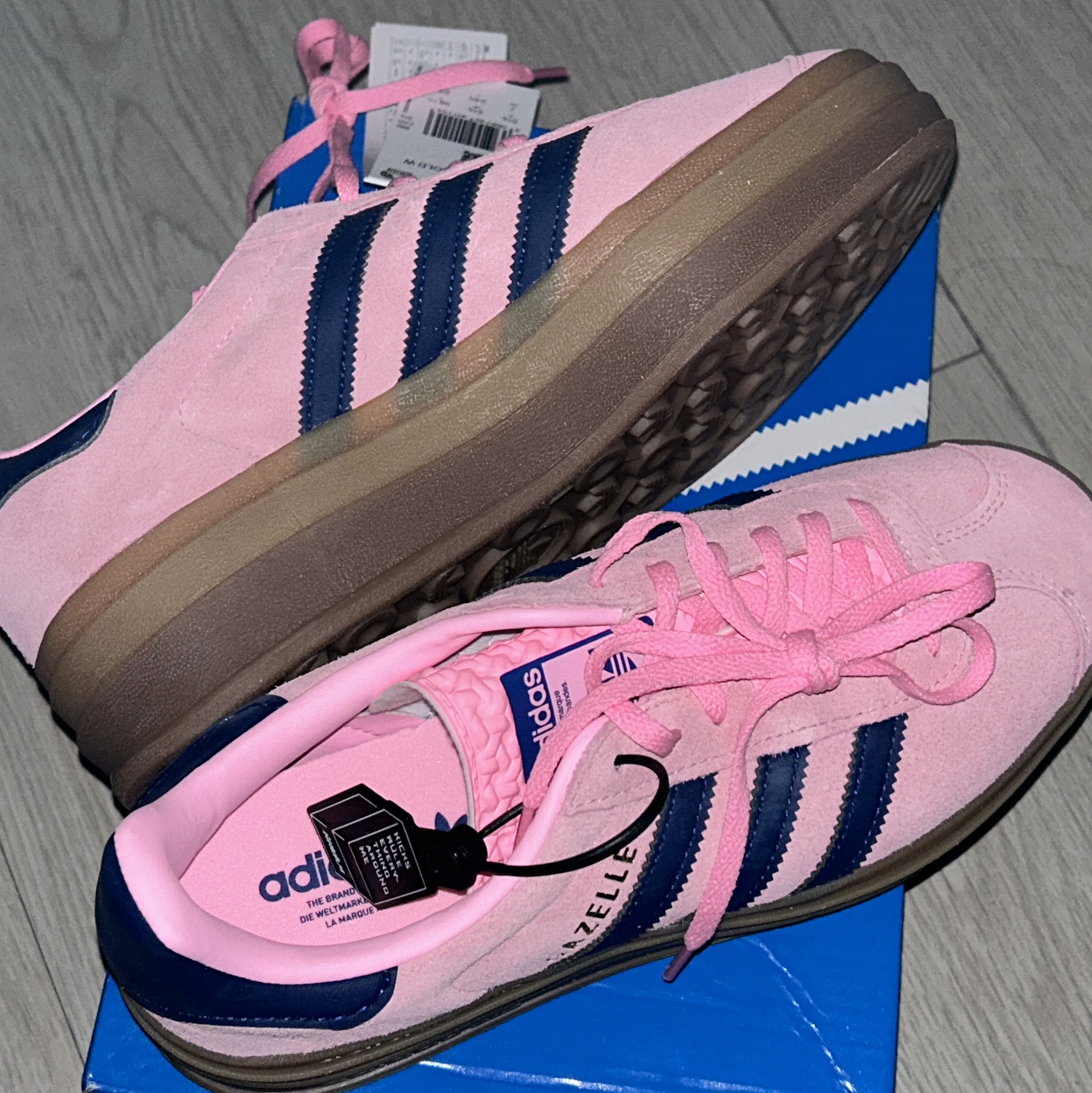 (W) Adidas Gazelle Bold Pink Glow Victory Blue 착용 스타일 - 1