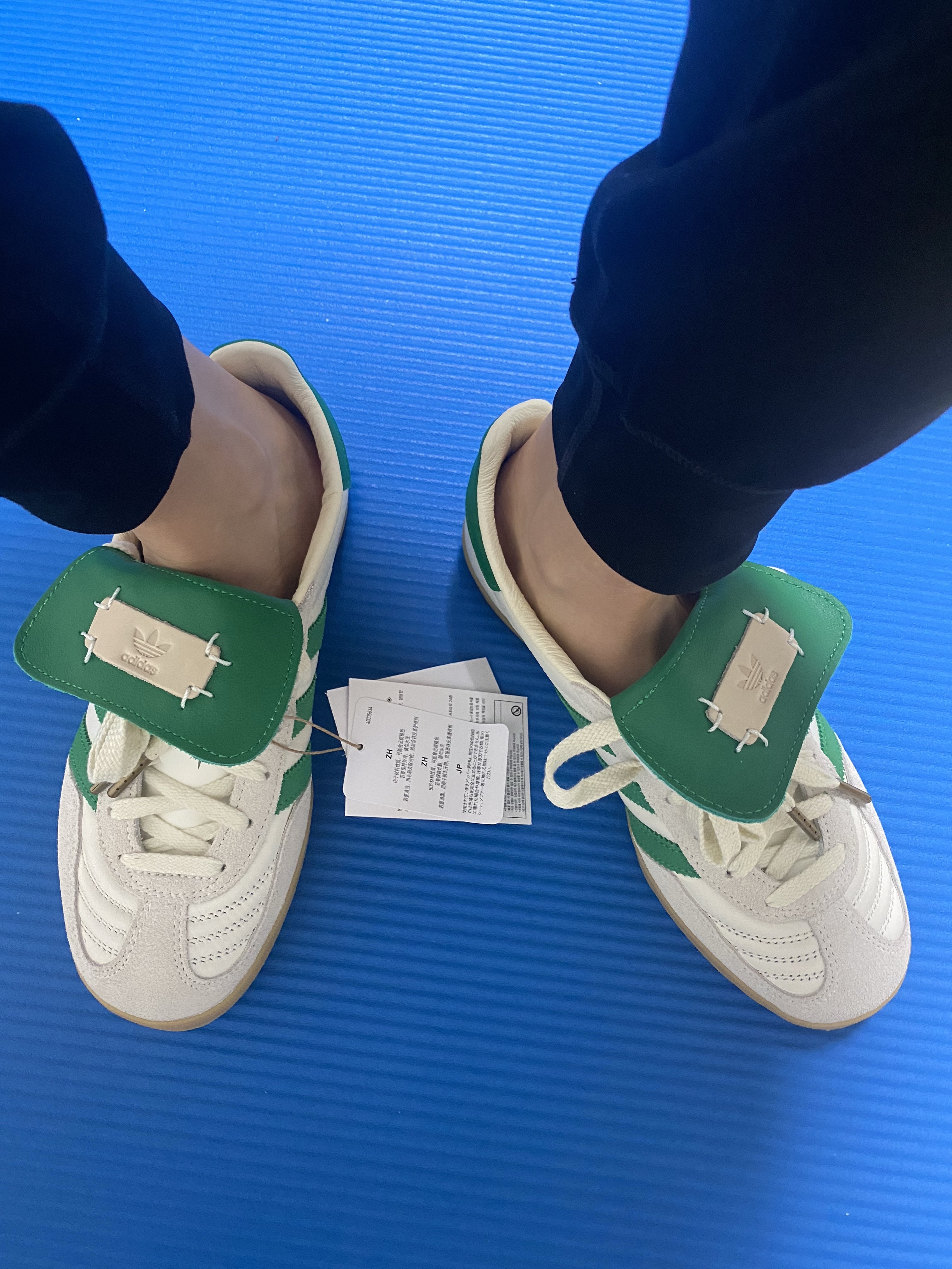 Adidas x Foot Industry Gazelle Indoor Off White Green 착용 스타일 - 2