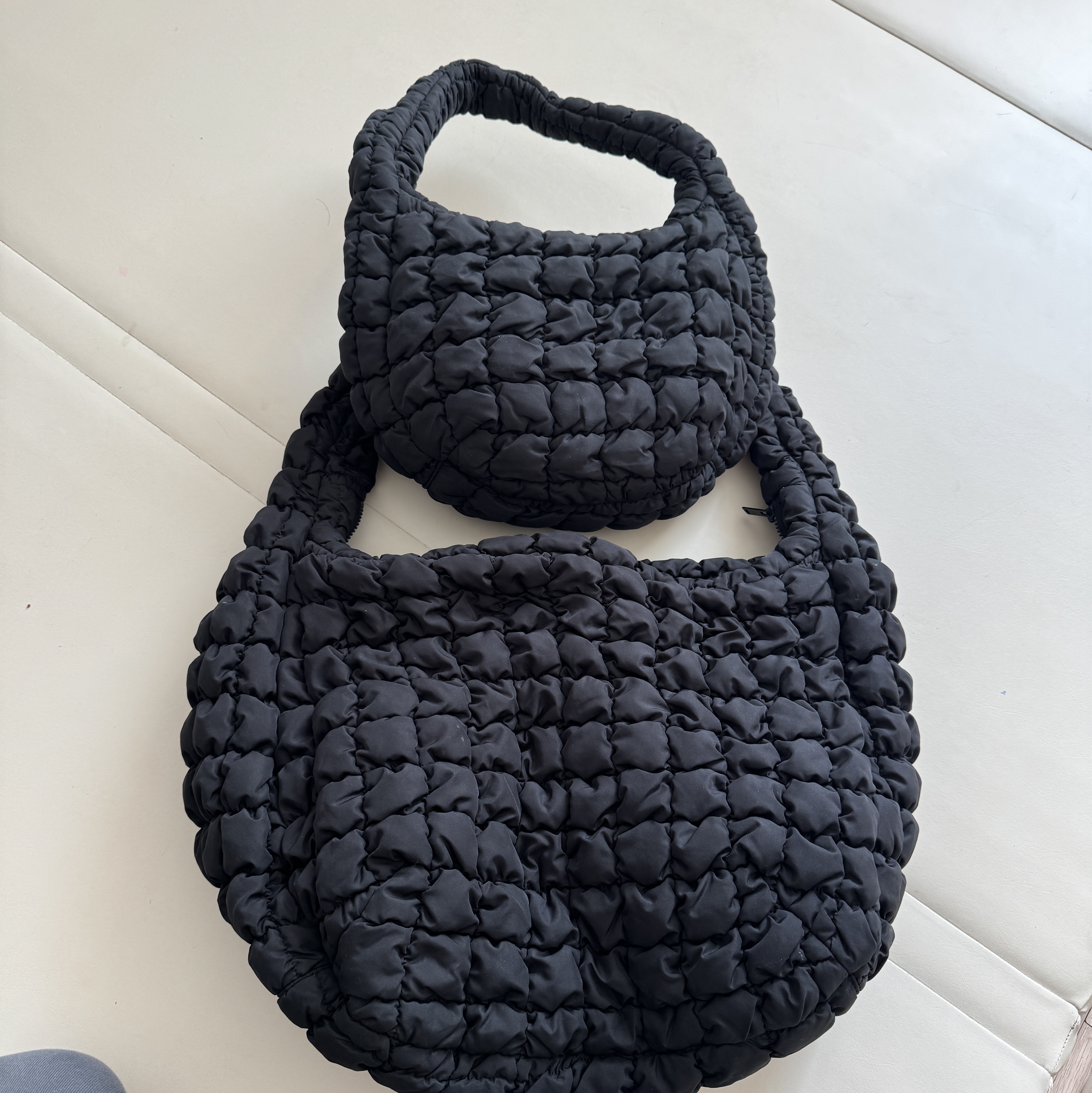 COS Quilted Oversized Shoulder Bag Black, COS Quilted Mini Bag Black 착용 스타일