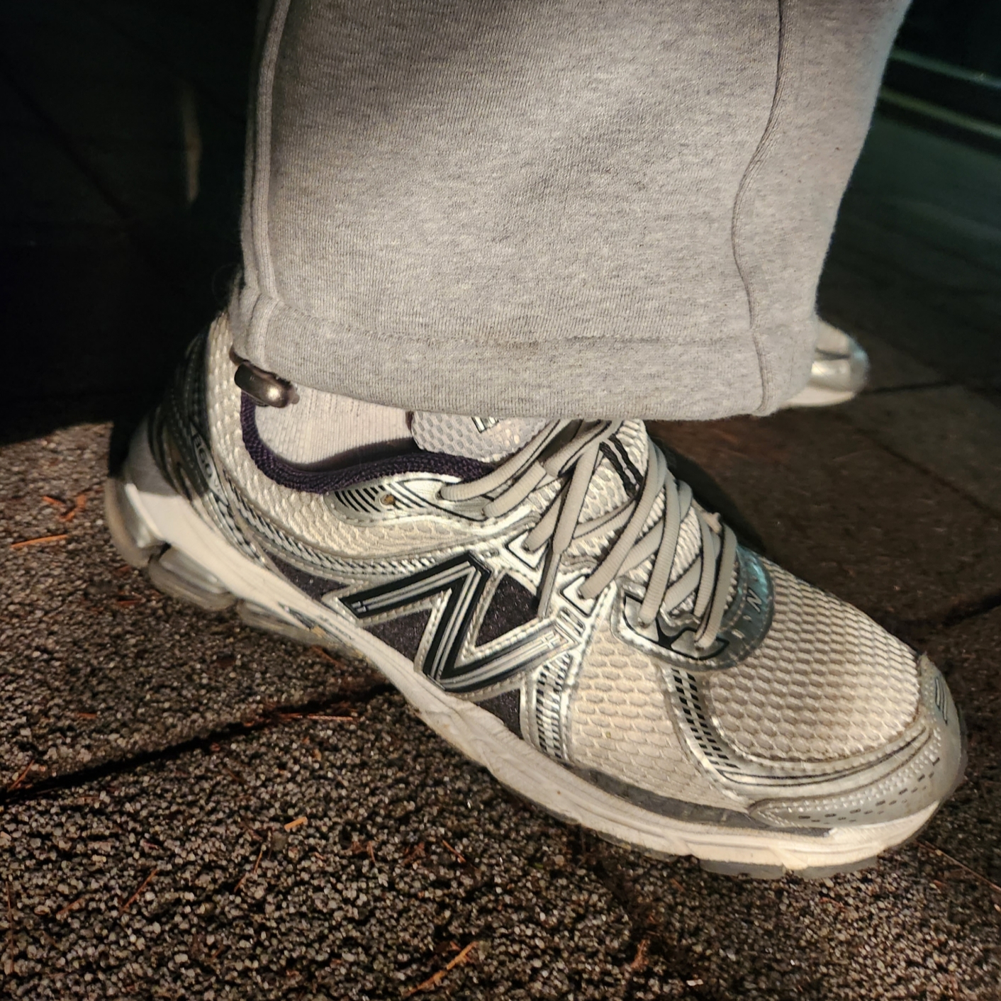 New Balance 860v2 White Black, The North Face 1996 Novelty Nuptse Jacket Deep and Deep Navy 착용 스타일 - 2