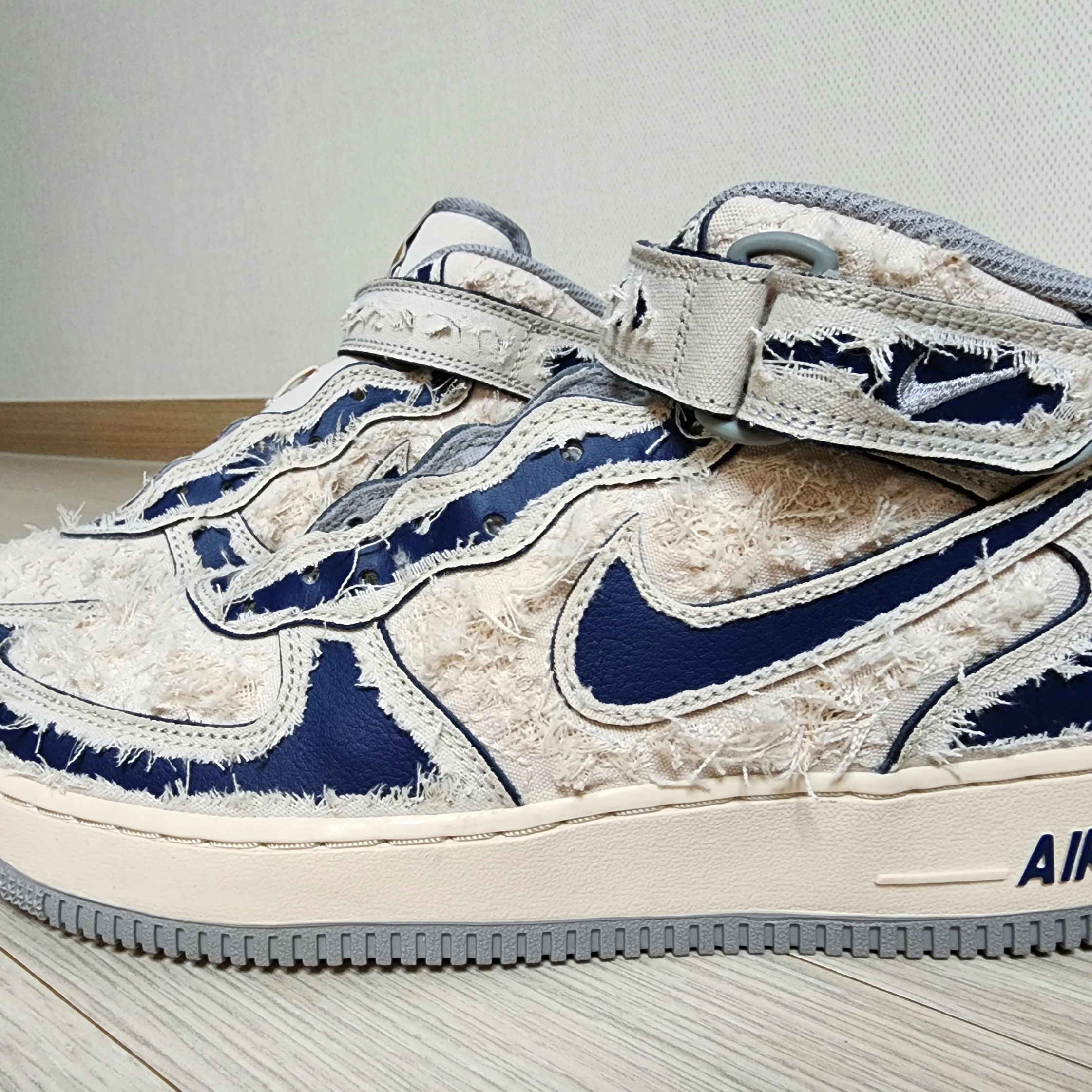 Nike Air Force 1 Mid '07 Pearl White 착용 스타일 - 1