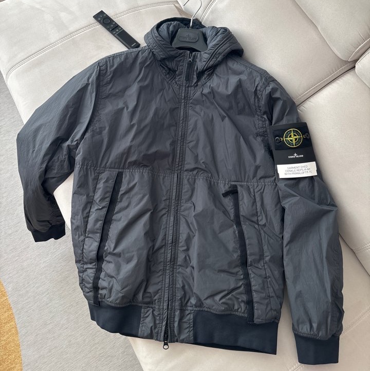 Stone Island 40823 Garment Dyed Crinkle Reps Recycled Nylon with Primaloft TC Jacket Lead - 23FW 착용 스타일