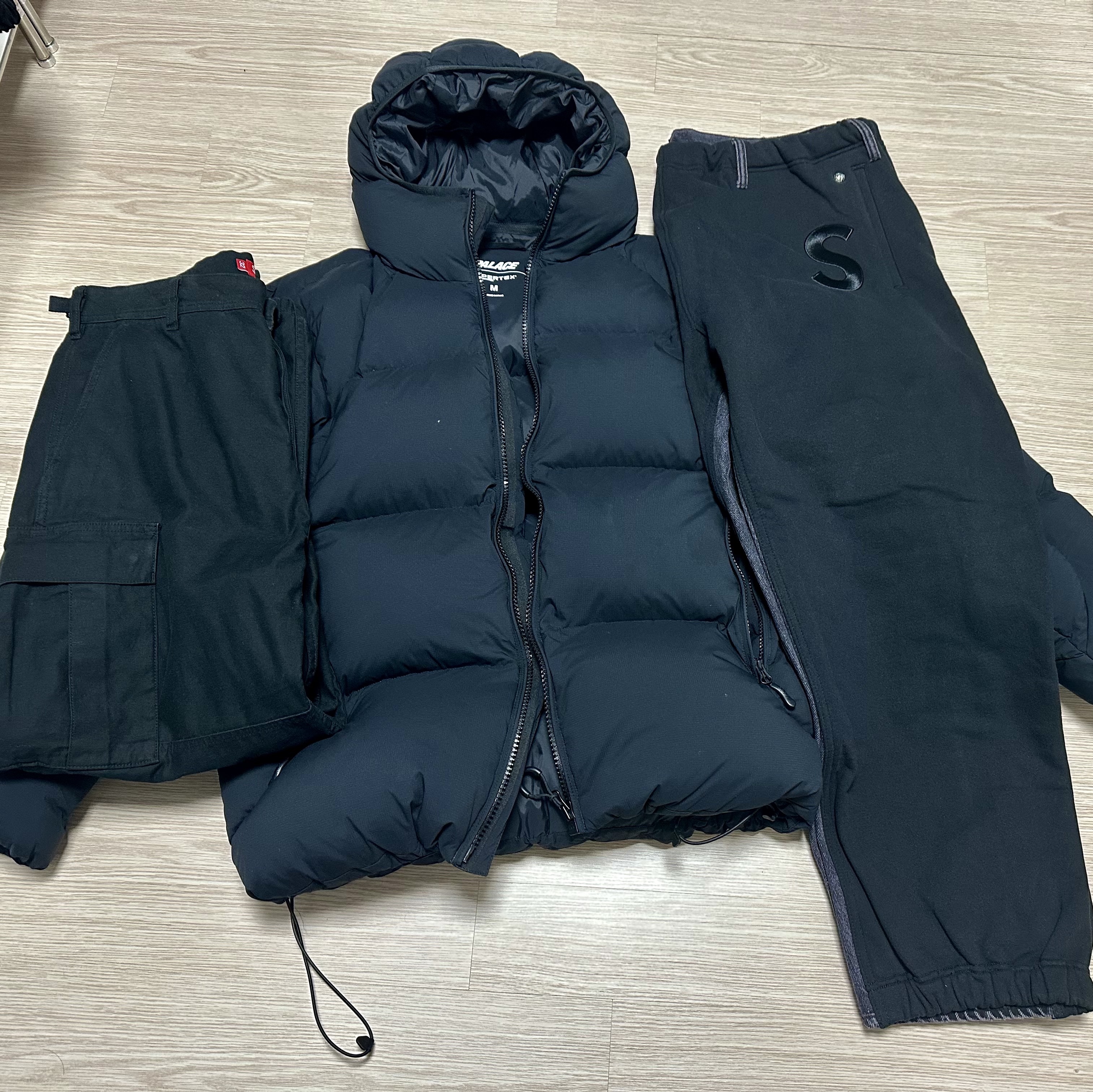 Supreme Washed Chino Twill Camp Cap Black, Supreme Loose Gauge Beanie Black 착용 스타일 - 2