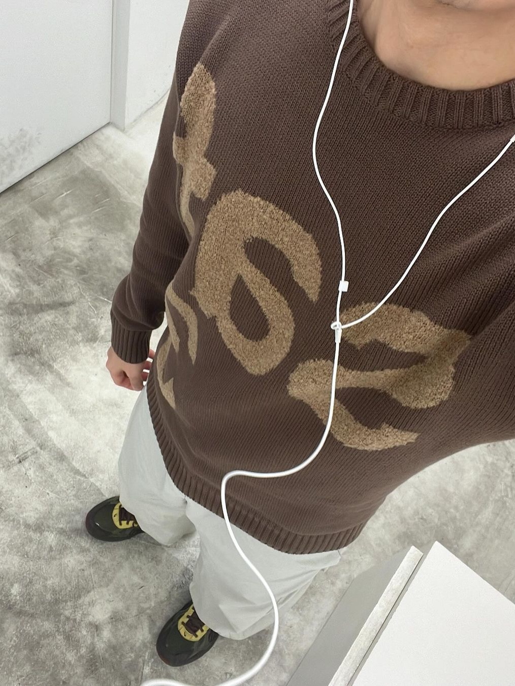 [KREAM 단독] Safarispot Basic Safari Knit Brown, [KREAM 단독] Safarispot Women Basic Safari Knit Brown 착용 스타일