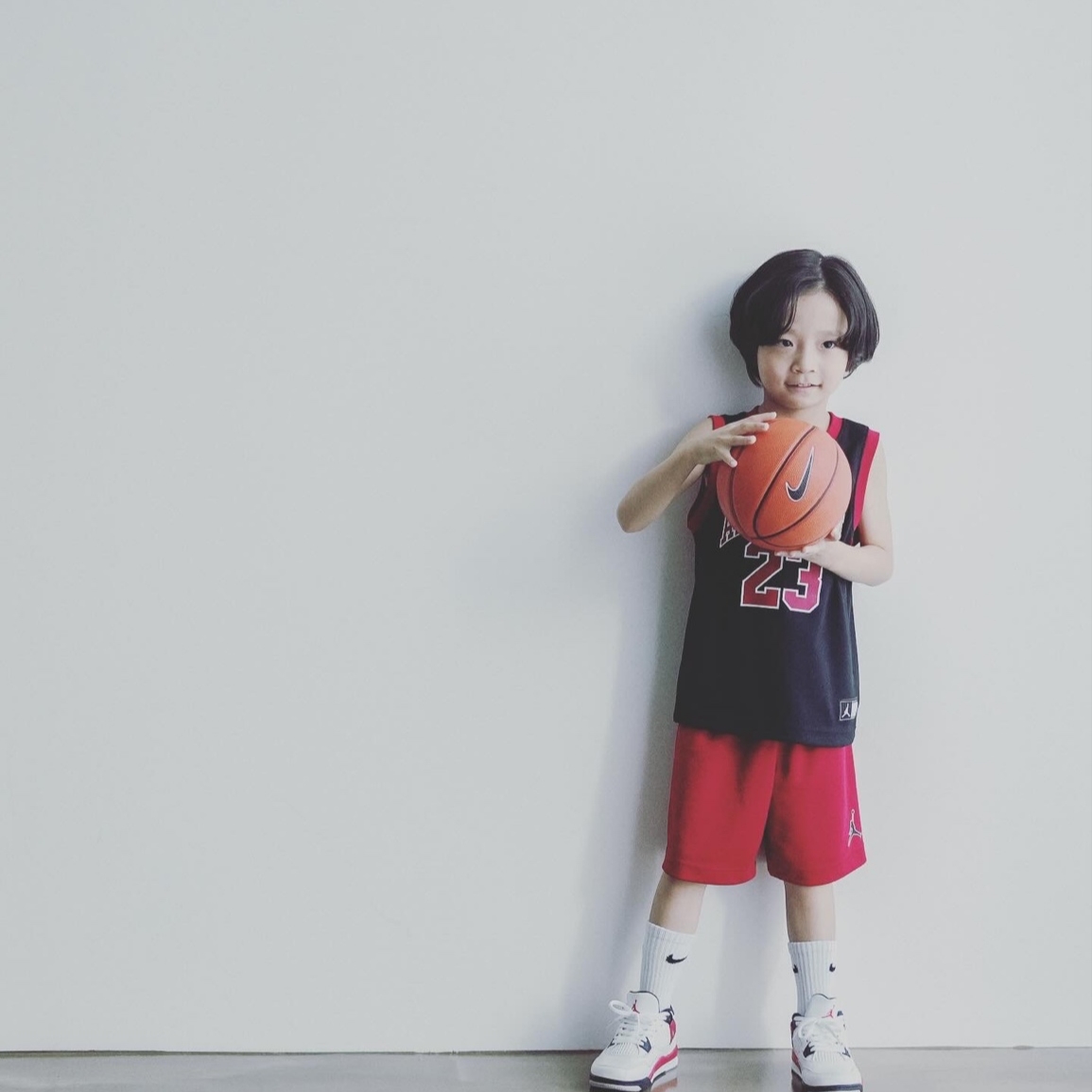 Jordan 4 Retro Red Cement 착용 스타일 - 5