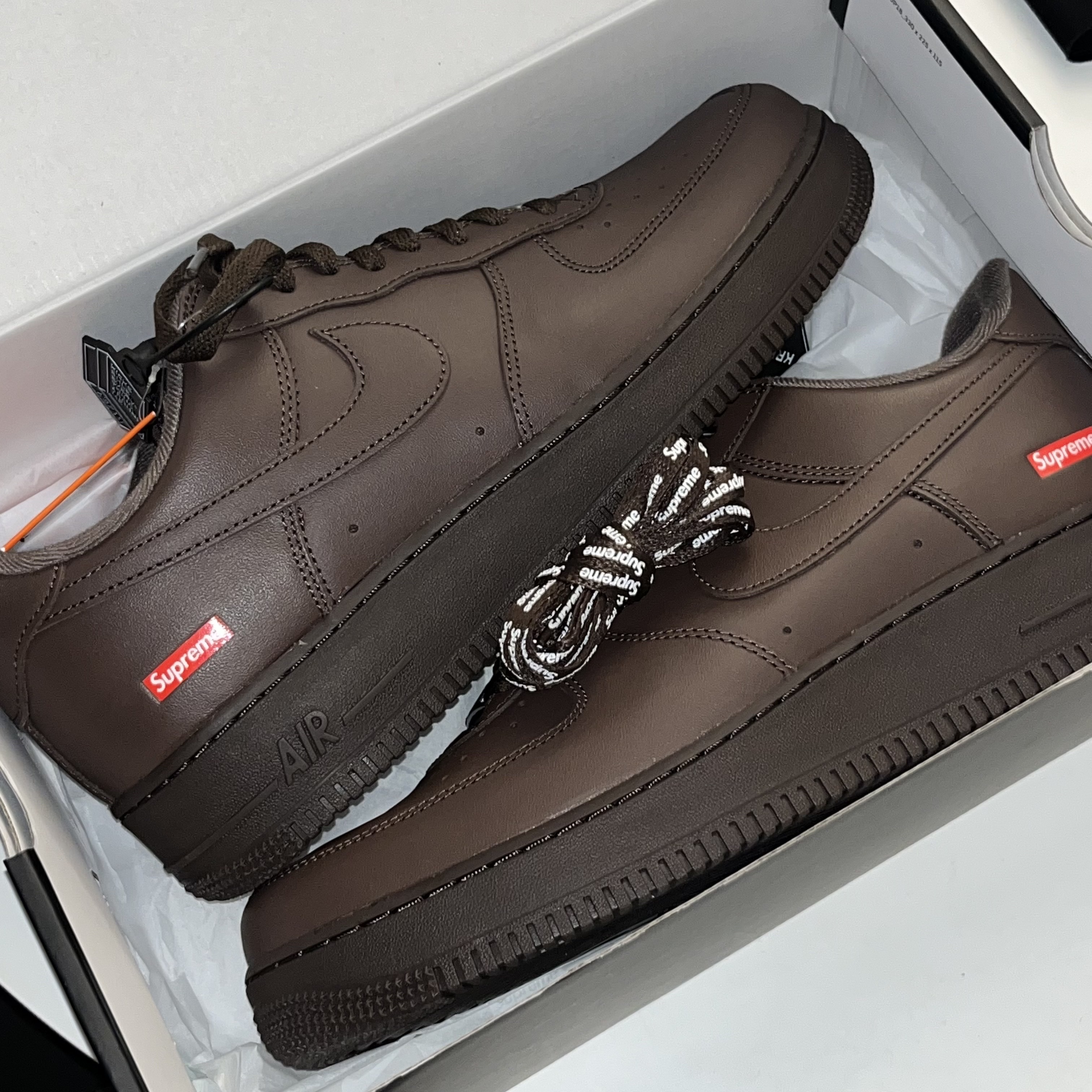 Nike x Supreme Air Force 1 Low Baroque Brown 착용 스타일