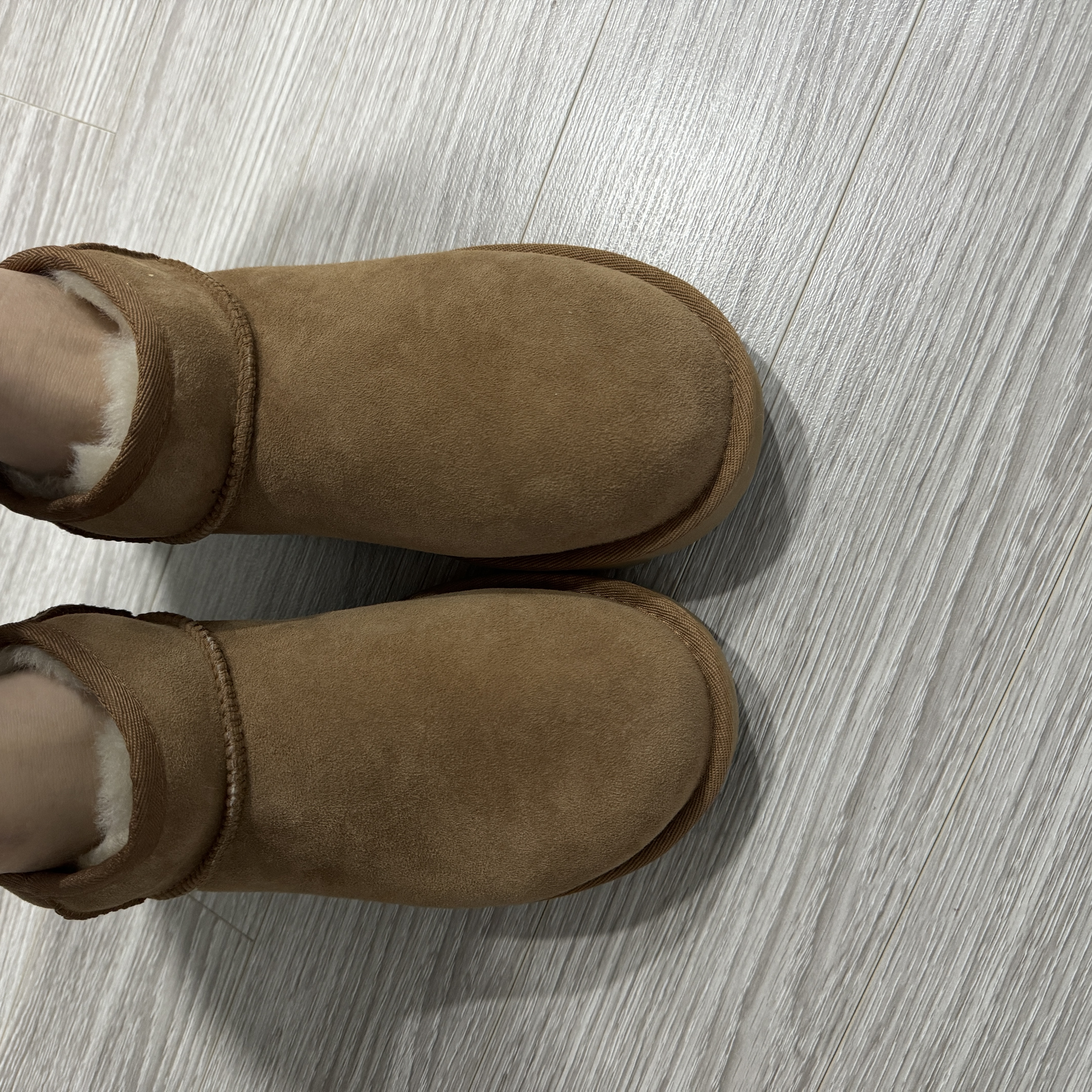 (W) UGG Classic Ultra Mini Boots Chestnut 착용 스타일